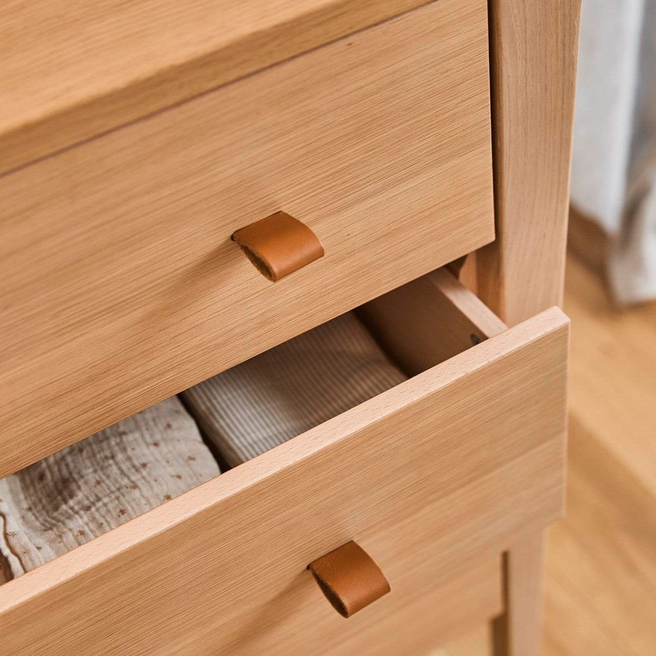 Leander Linea™ Chest of Drawers Oak