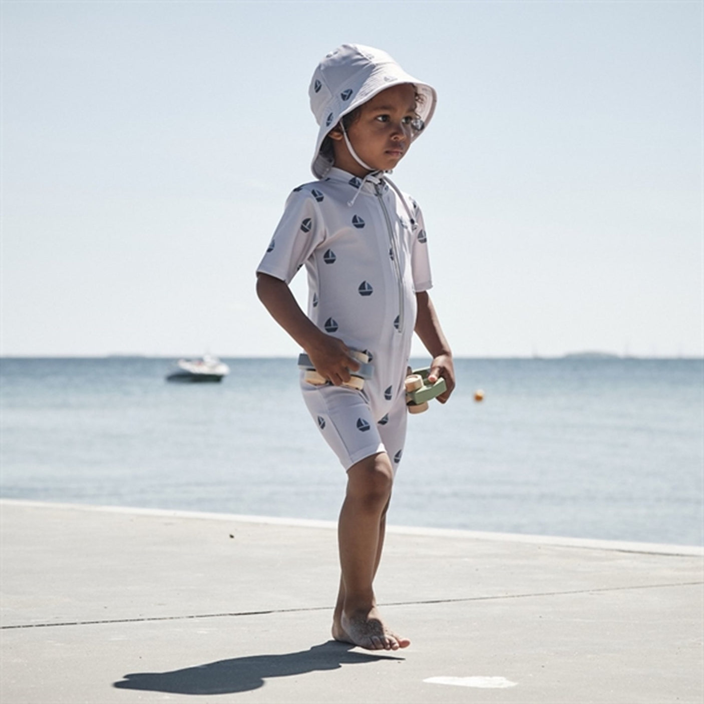 Petit Crabe Sand Boat Natsu Onesie with Zipper