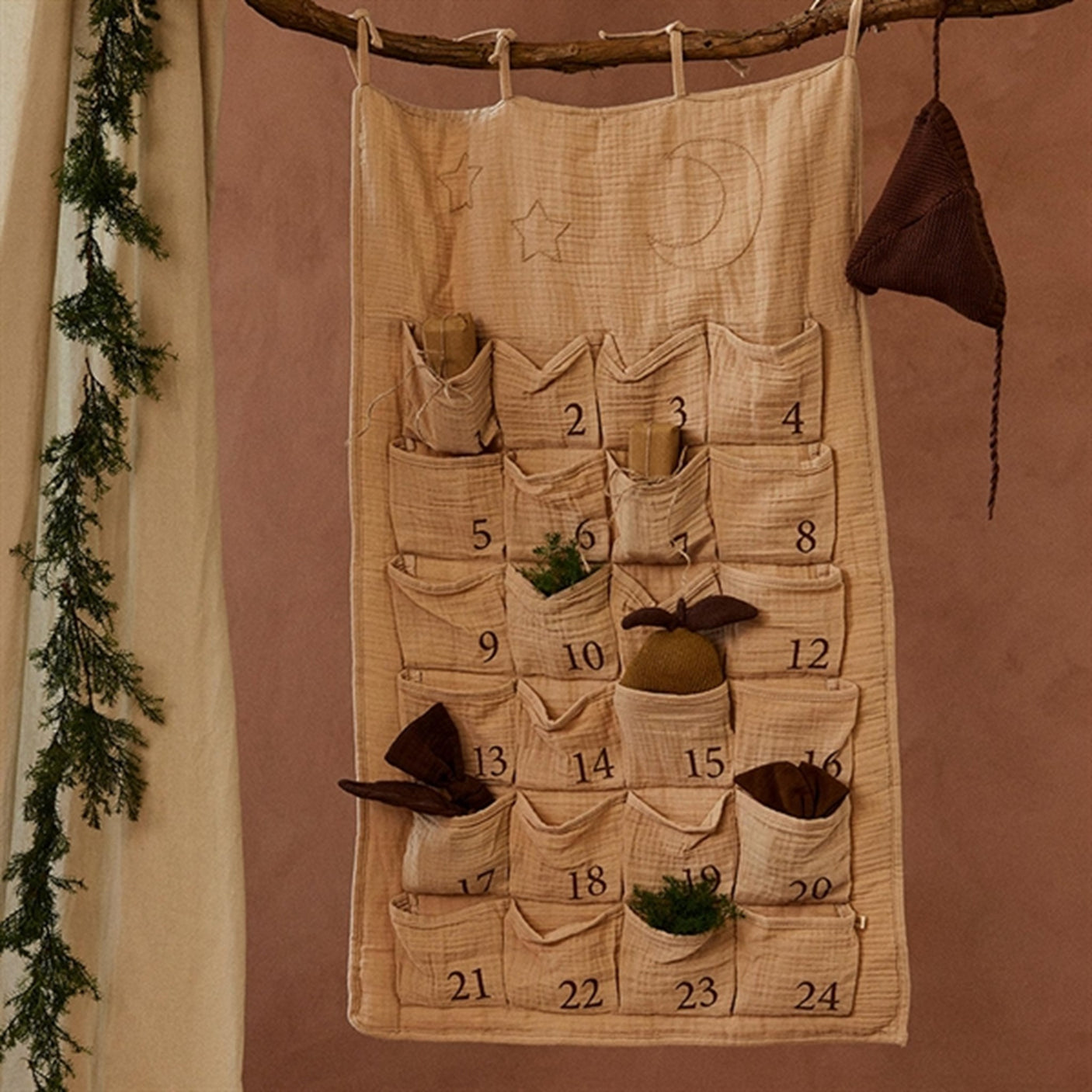 Lil' Atelier Warm Sand Christmas Kalender