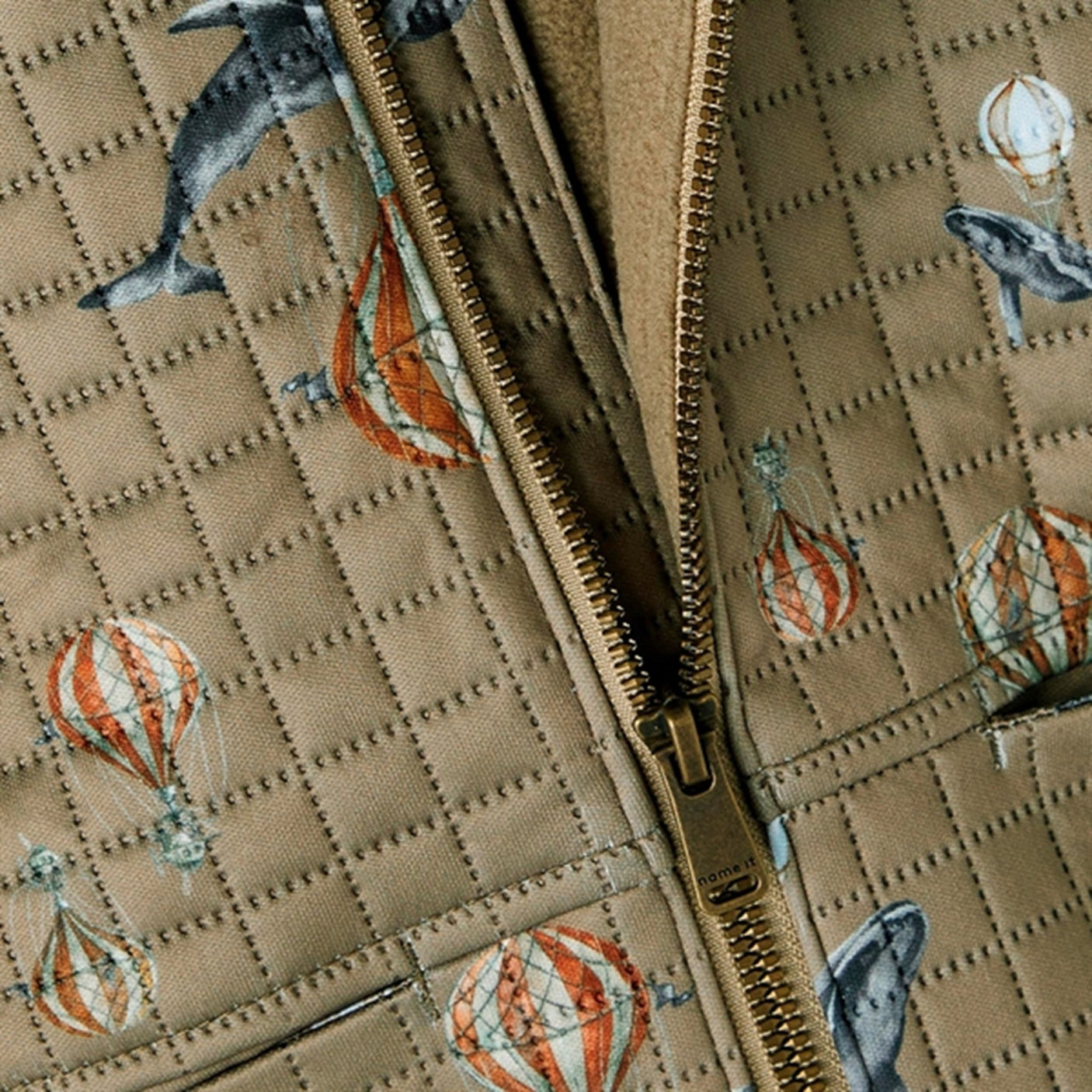 Name it Weathered Teak Moon Quilted Set Air Ballon