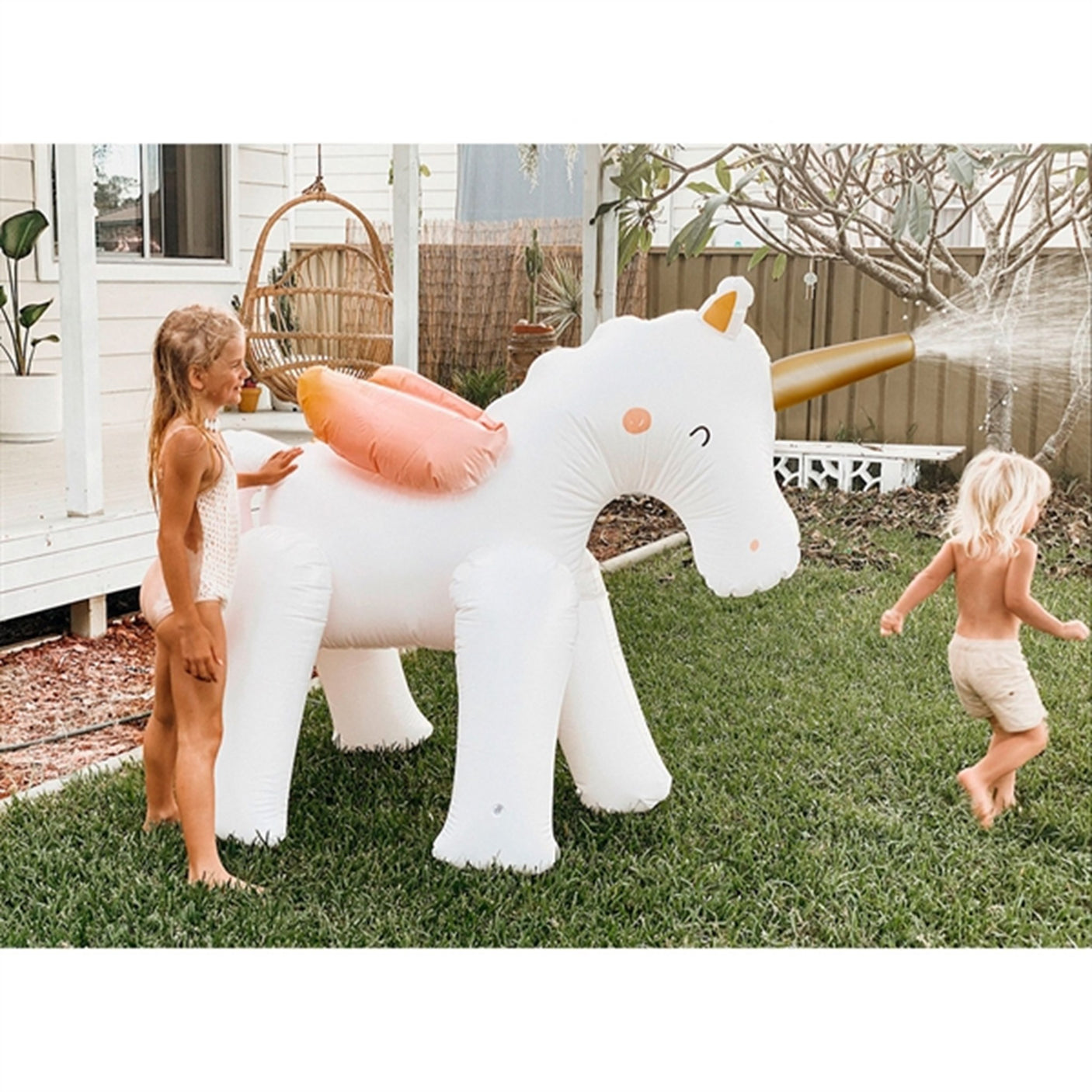 SunnyLife Inflatable Giant Sprinkler Unicorn