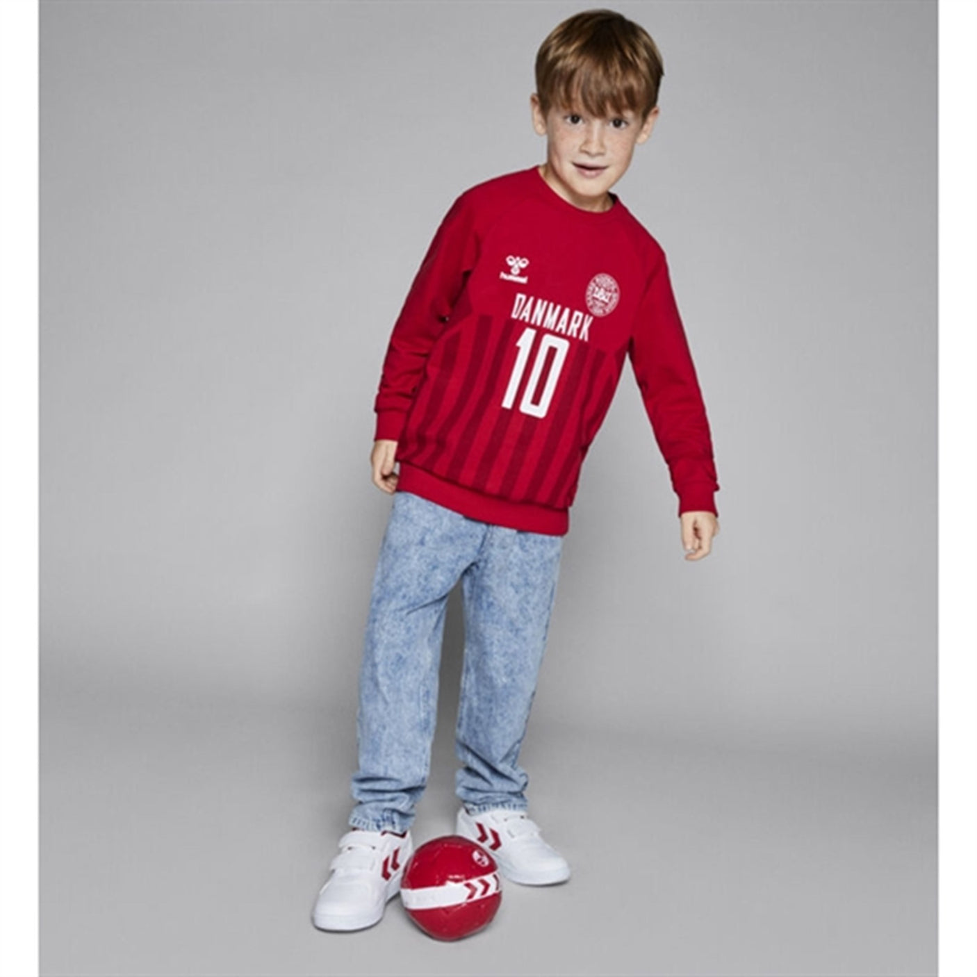 Hummel DBU VM 2022 Tango Red Celebrate Sweatshirt