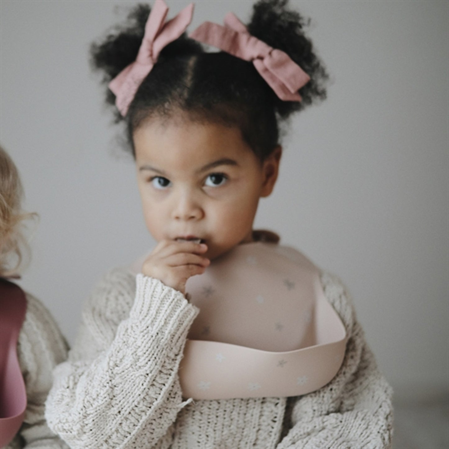 Mushie Silicone Bib Daisy