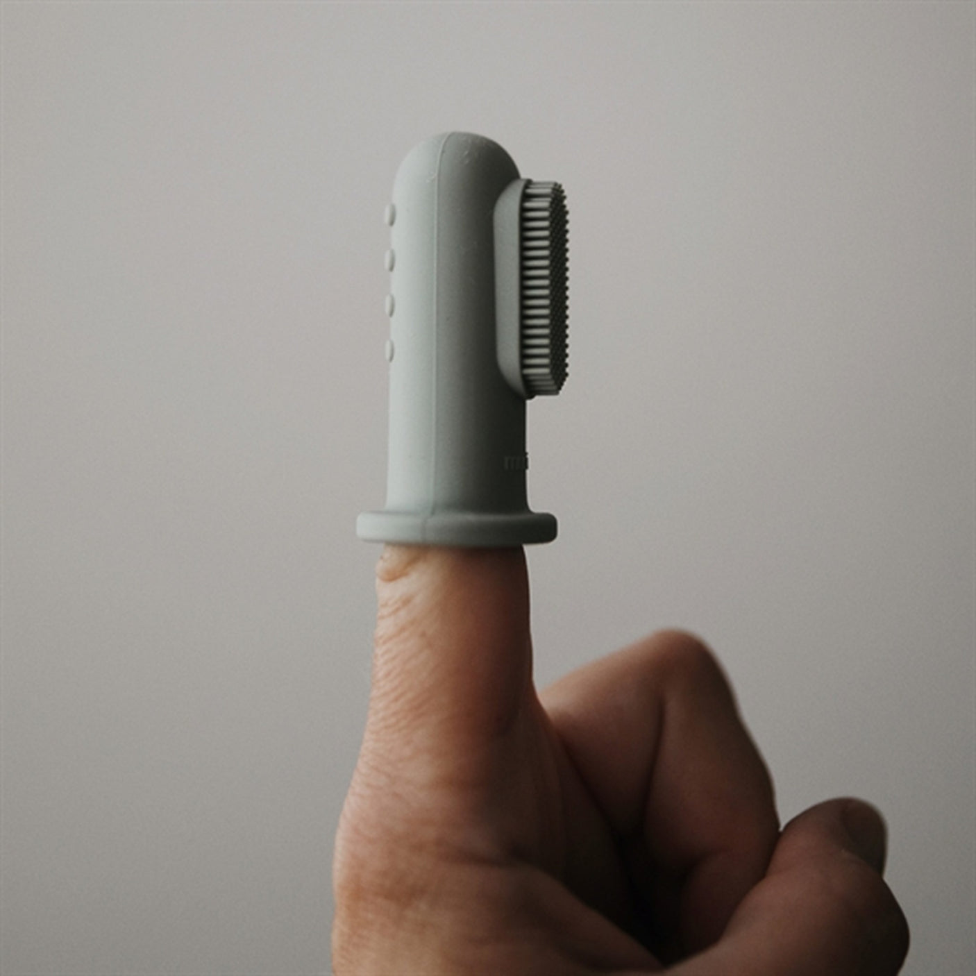 Mushie Finger Toothbrush 2-pack Cambridge Blue/Shifting Sand