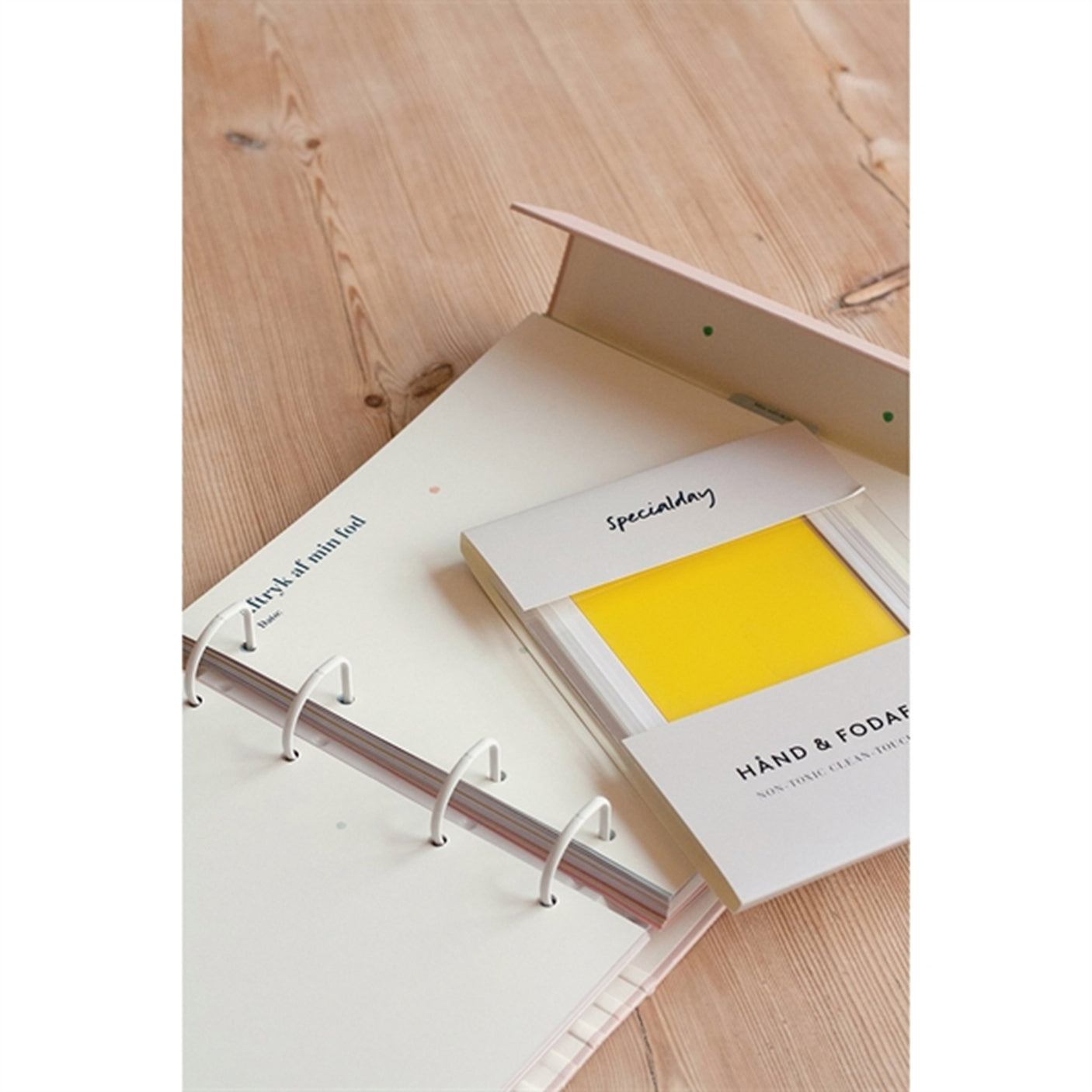 Specialday Hand and Footprint Yellow