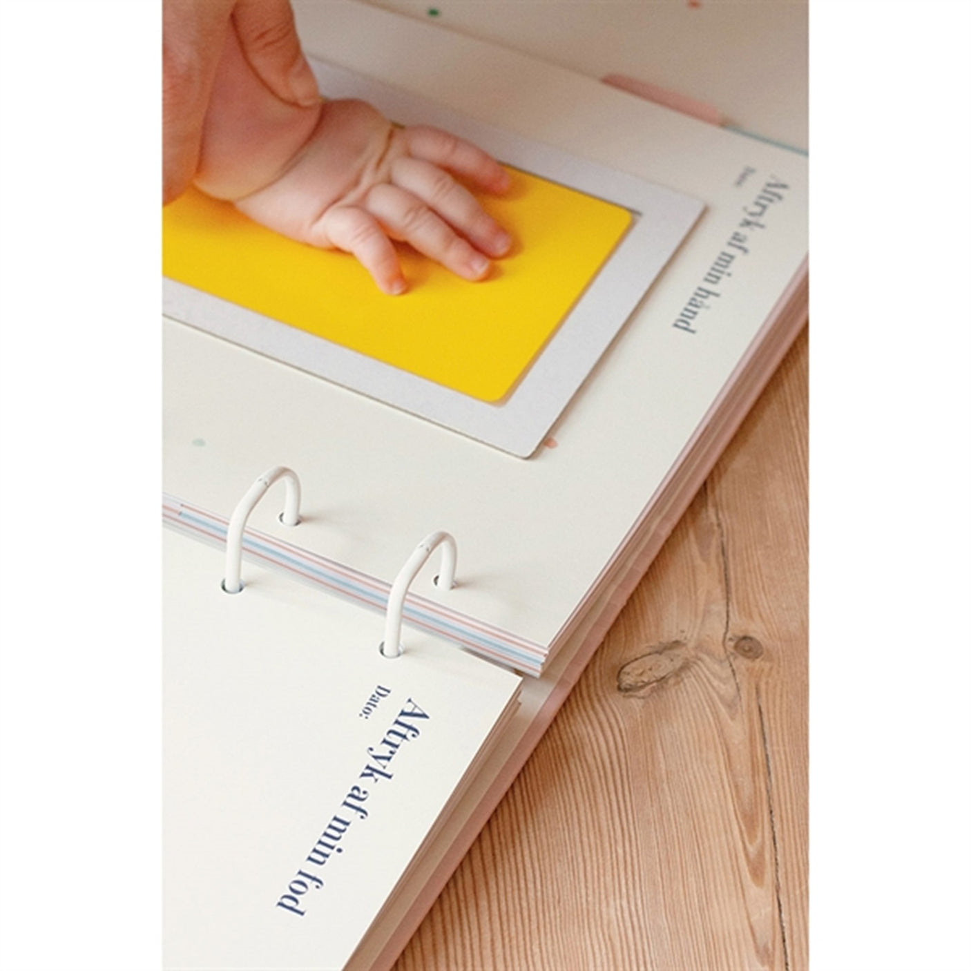 Specialday Hand and Footprint Yellow