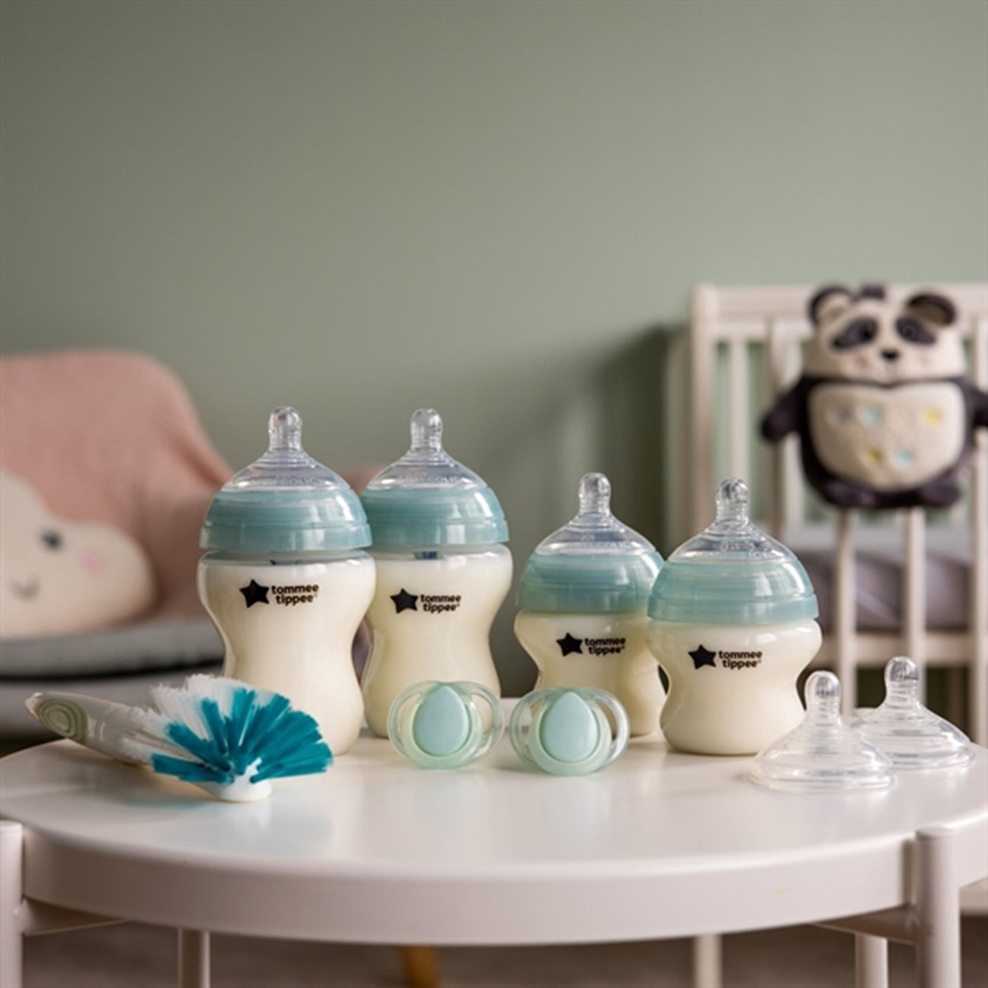 Tommee Tippee Feeding Bottle Starter Set for Newborns - Anti-Colic/Heat Indicator