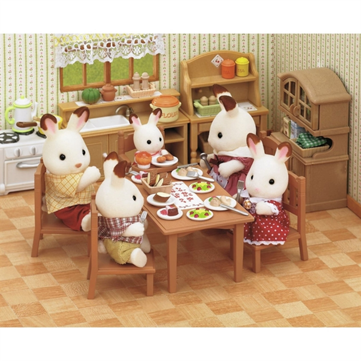 Sylvanian Families® Family Table & Chairs