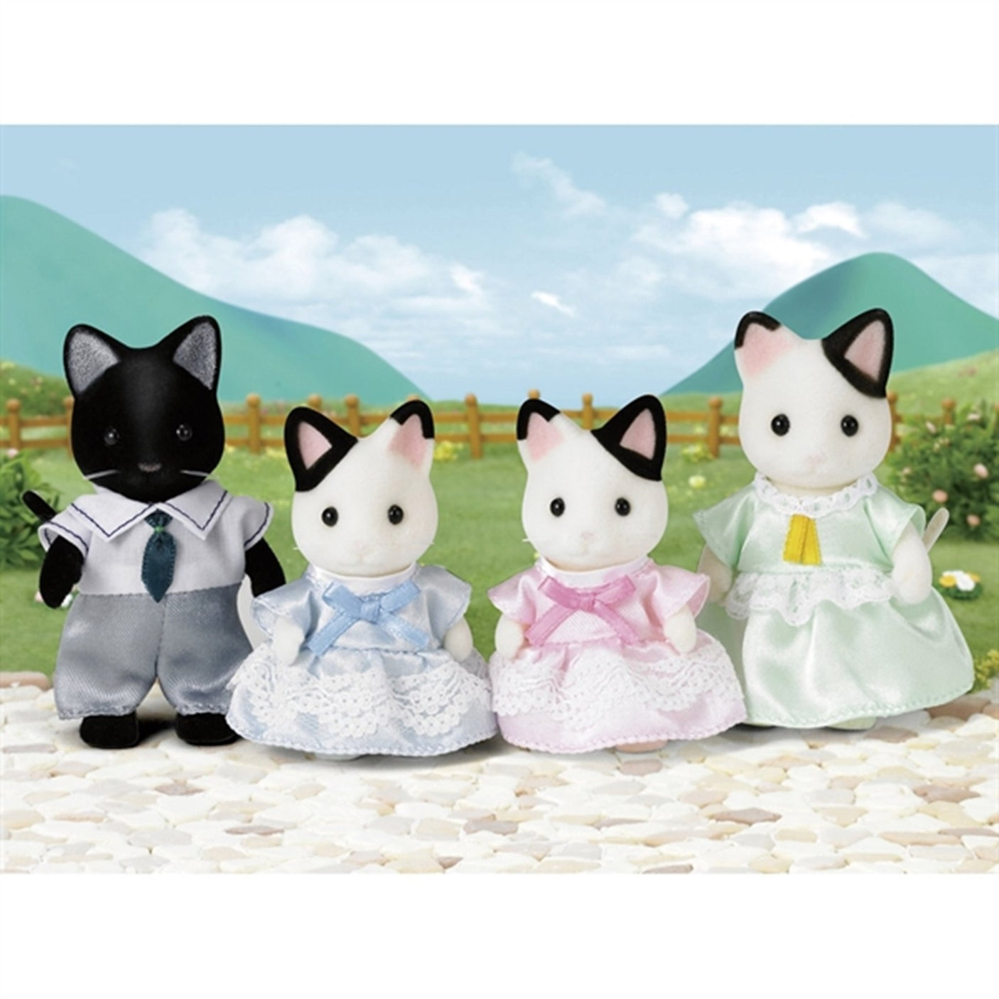 Sylvanian Families® Tuxedo Cat Family