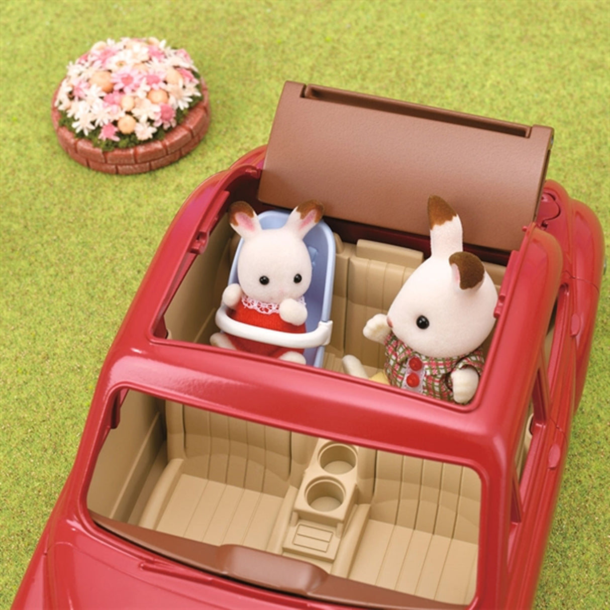 Sylvanian Families® Family Cruising Car