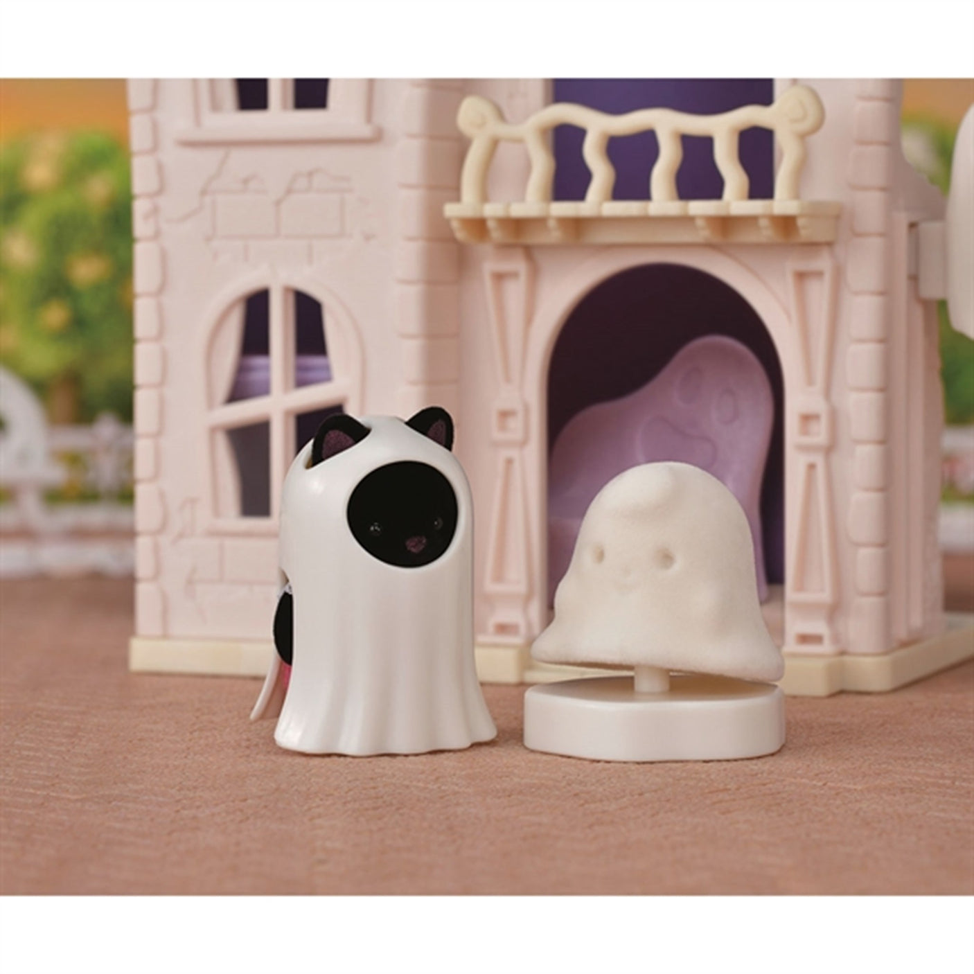 Sylvanian Families® Spooky Surprise House