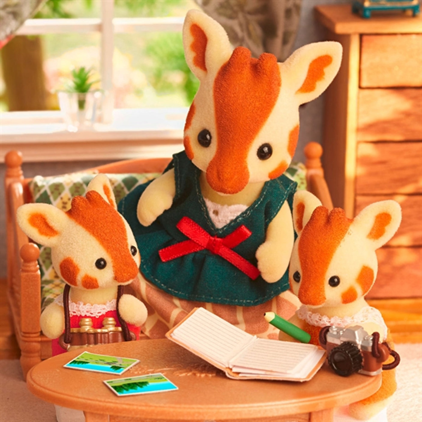 Sylvanian Families® Highbranch Giraffe Family