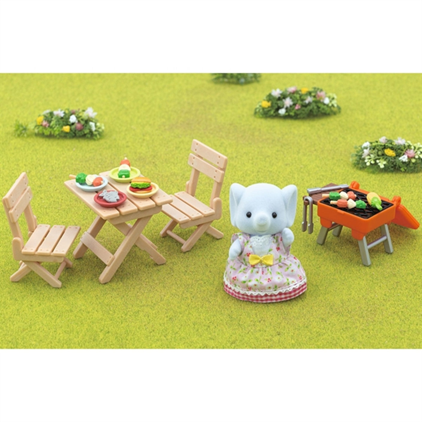 Sylvanian Families® BBQ Picnic Set Elephant Girl
