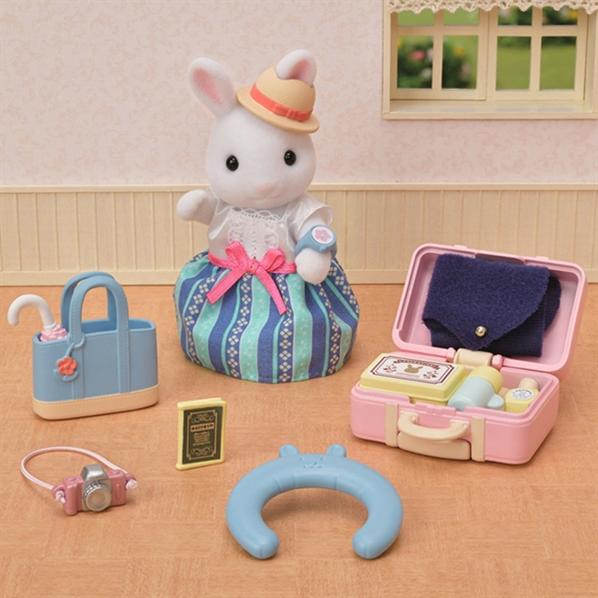 Sylvanian Families® Weekend Travel Set Snow Rabbit Mother