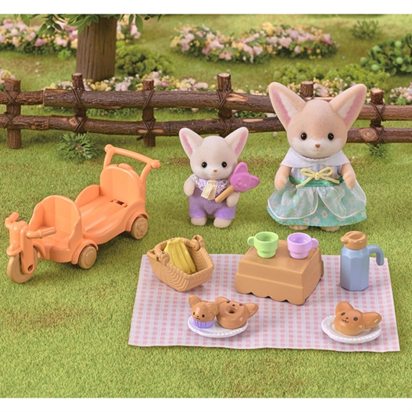 Sylvanian Families® Sunny Picnic Set - Fennec Fox Sister & Baby