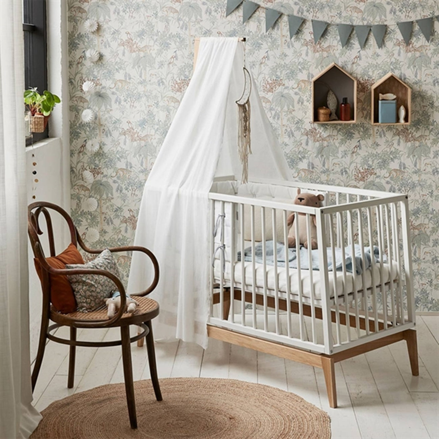 Leander Luna™ Baby Bed White/Oak