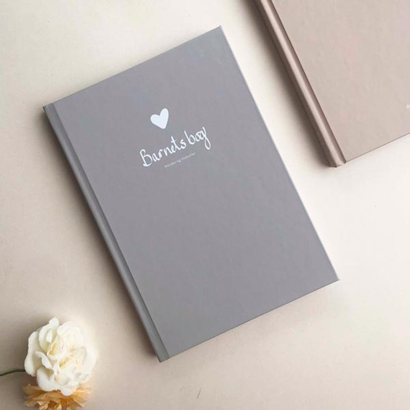 WITHWHITE Barnets Bog Danish