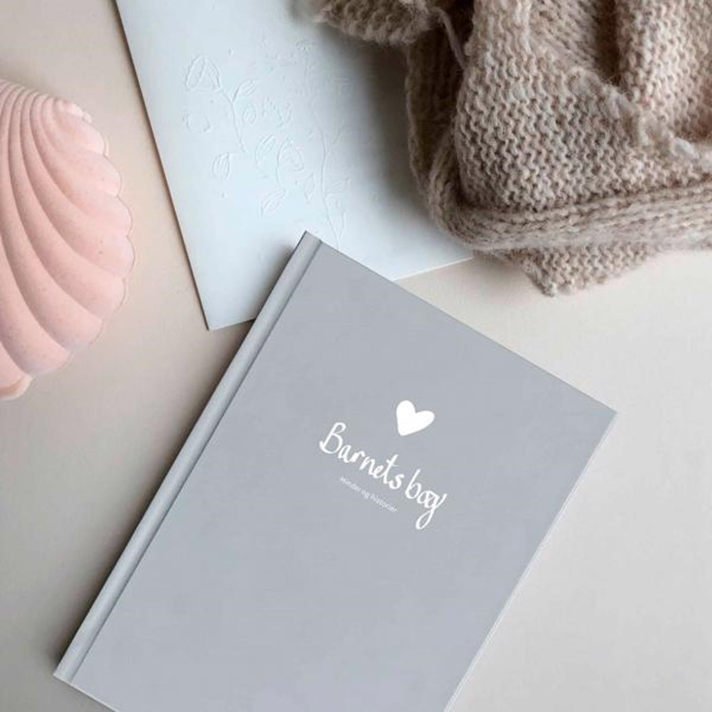 WITHWHITE Barnets Bog Danish