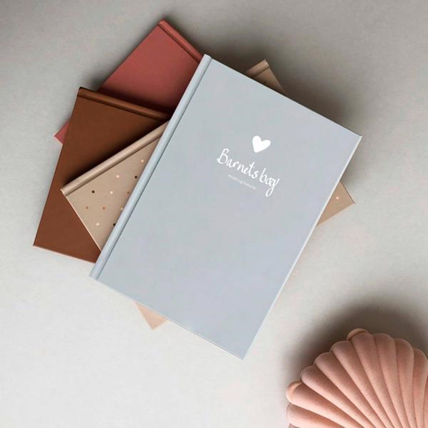 WITHWHITE Barnets Bog Danish