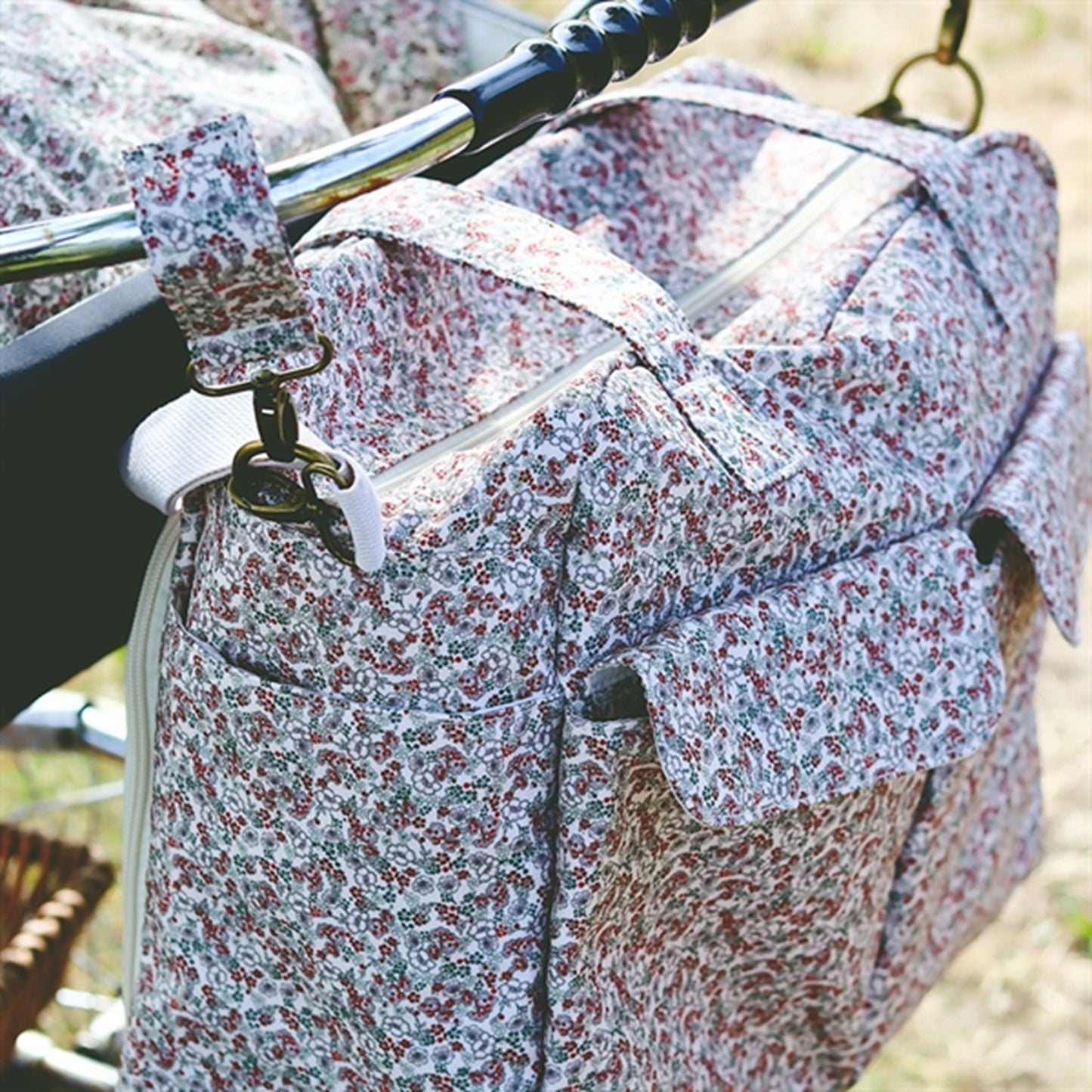 That's Mine Nursing Bag Benne Bouquet Rouge