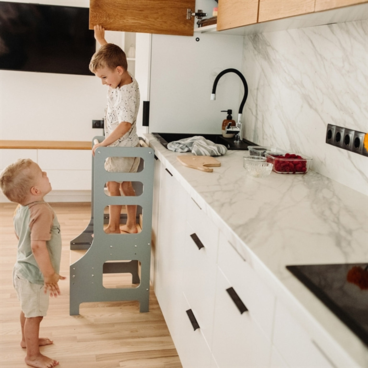 Duck Woodworks Adjustable Kitchen Tower Grey