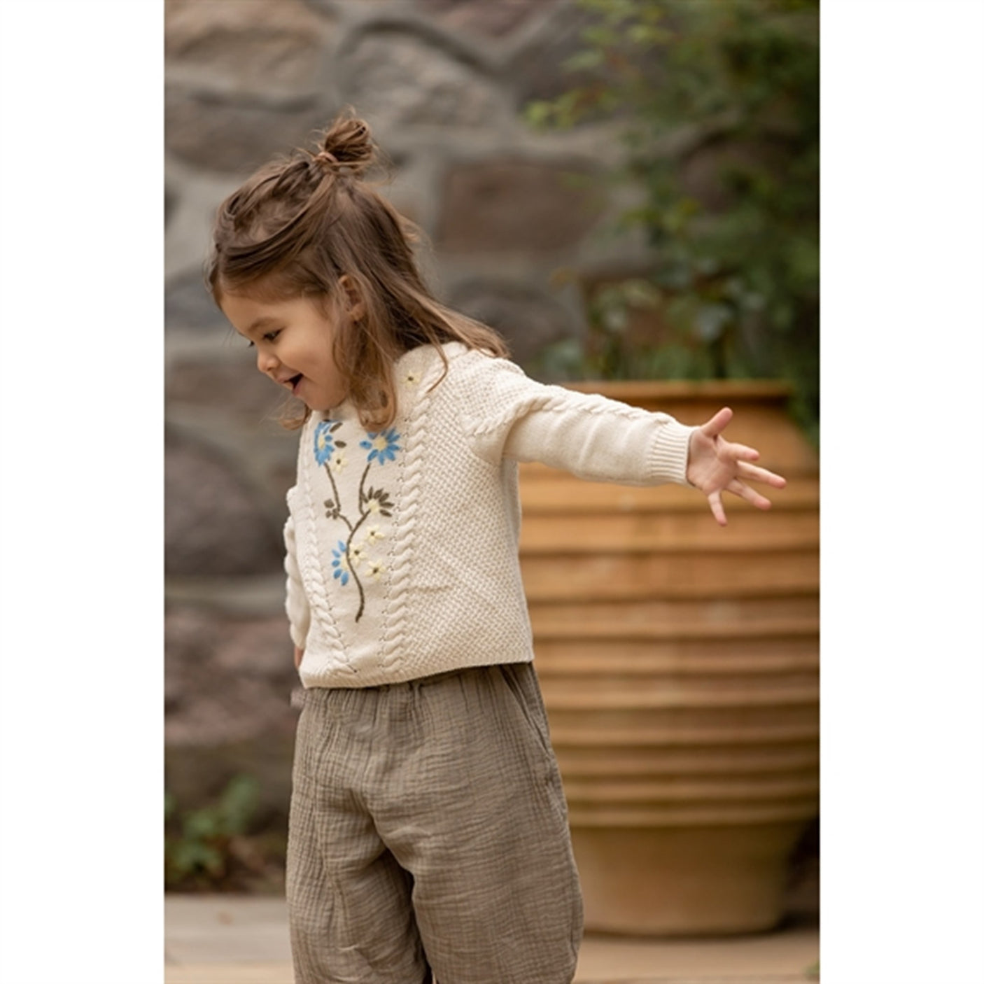 Fliink Sandshell Flower Embroidered Pullover