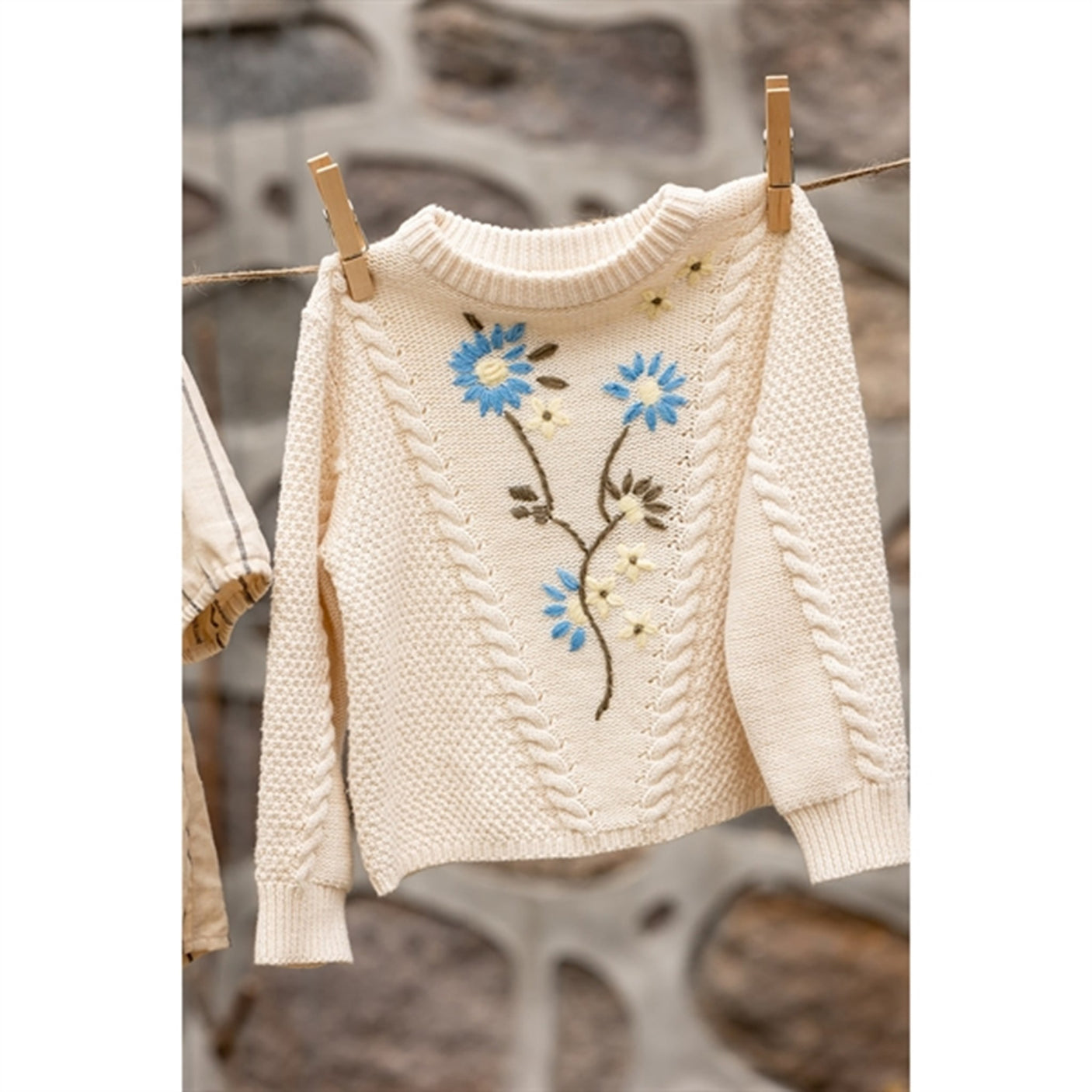 Fliink Sandshell Flower Embroidered Pullover