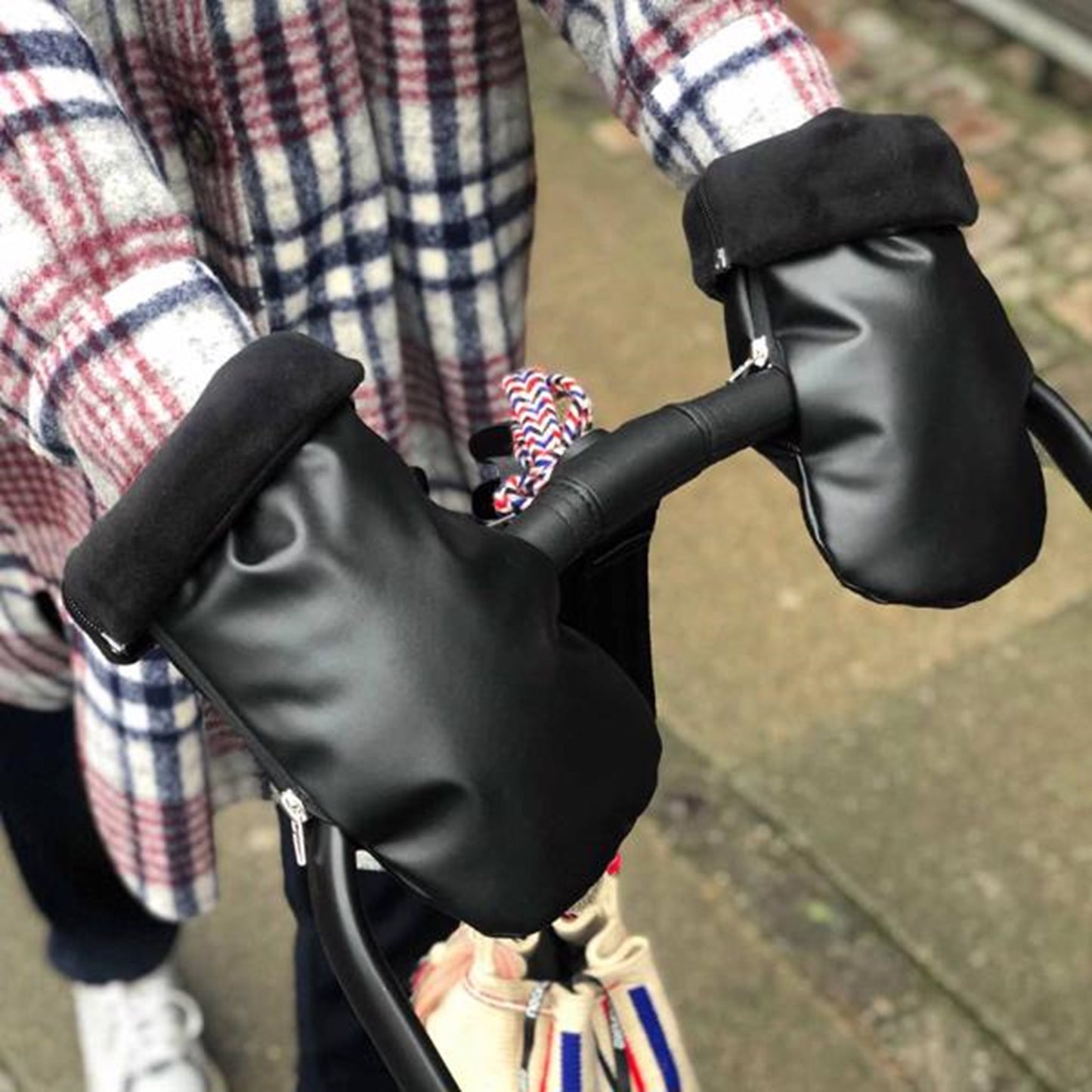 KongWalther Østerbro Baby Carriage Mittens Faux Black Night