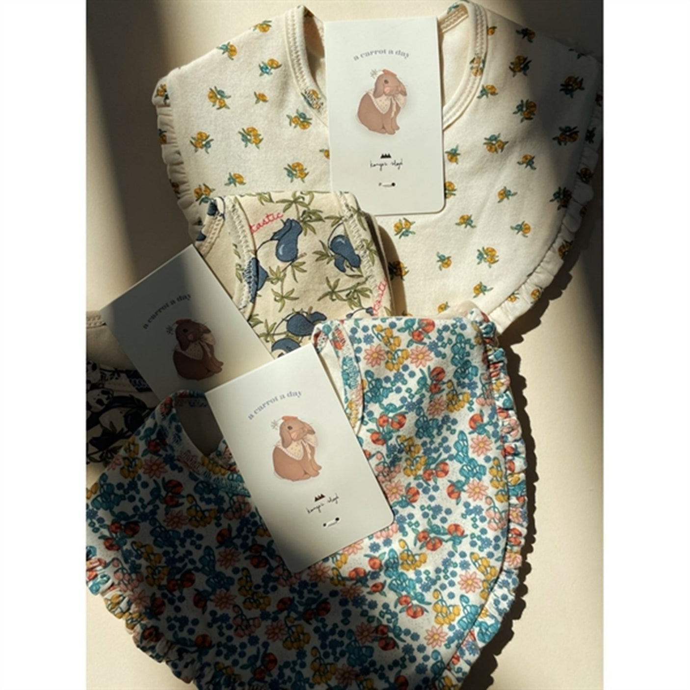 Konges Sløjd Bib Basis 2-Pack Frill Bibi Fleur/Brazilian Sand