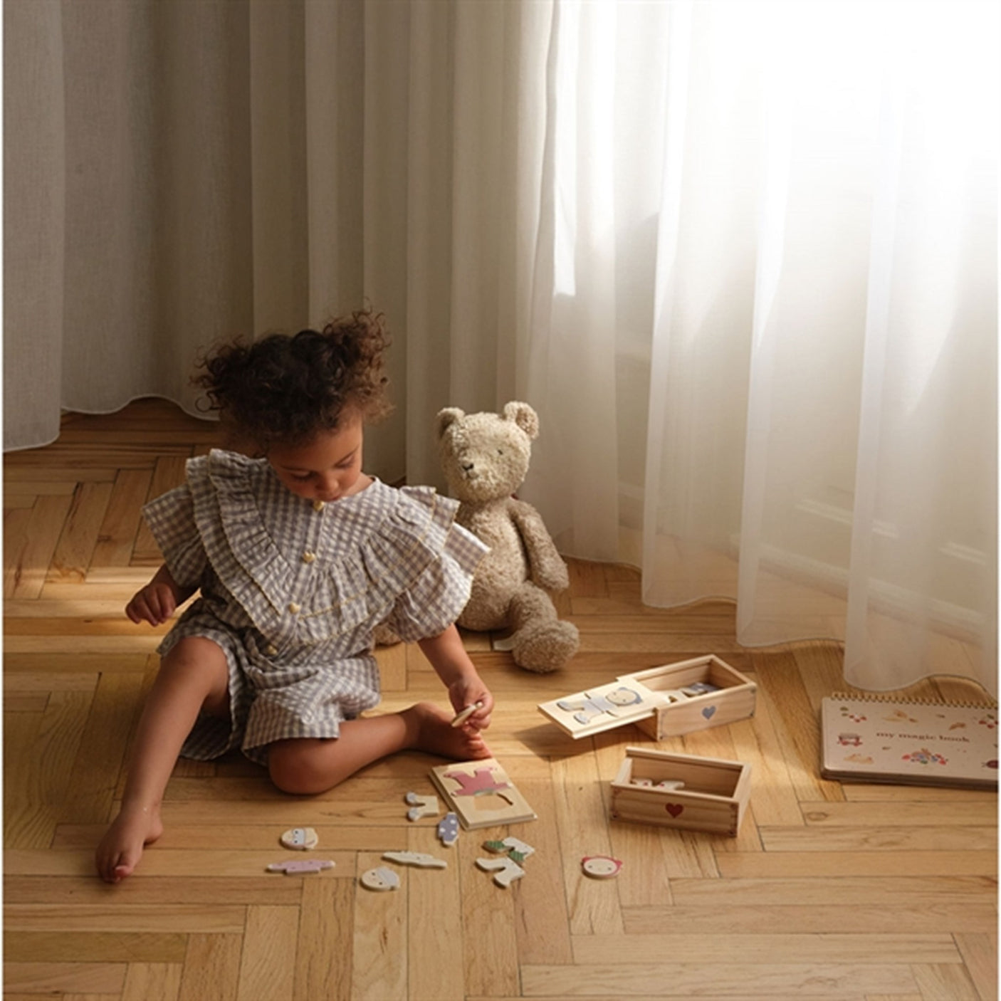 Konges Sløjd Wooden Teddy Dress-Up Puzzle Blue