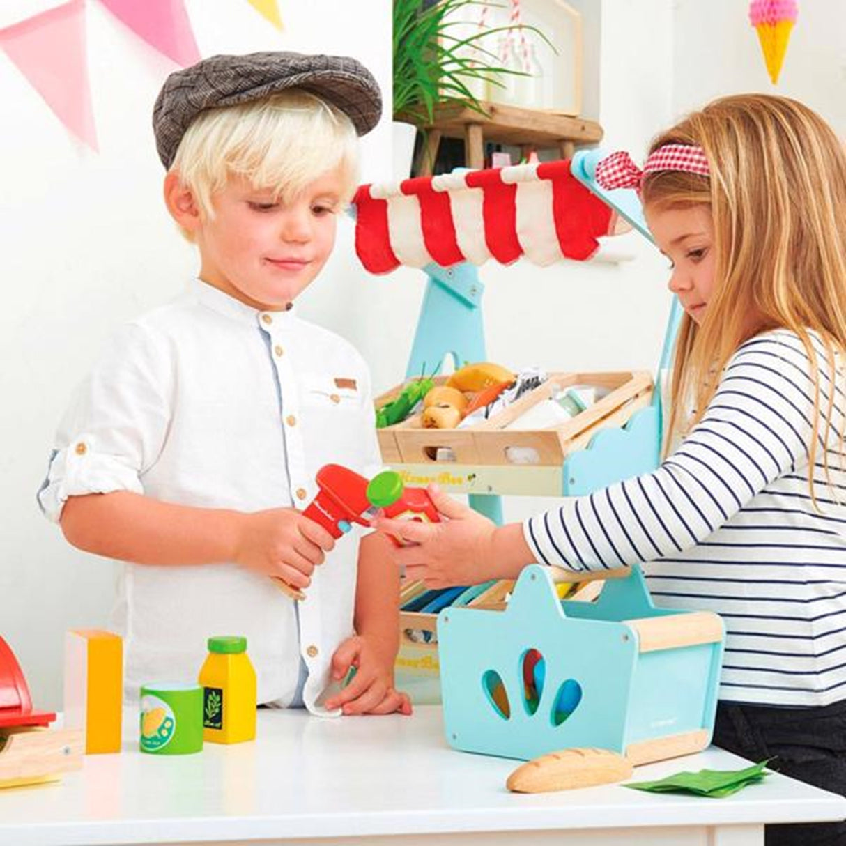 Le Toy Van Honeybake Grocery Set w. Scanner 2