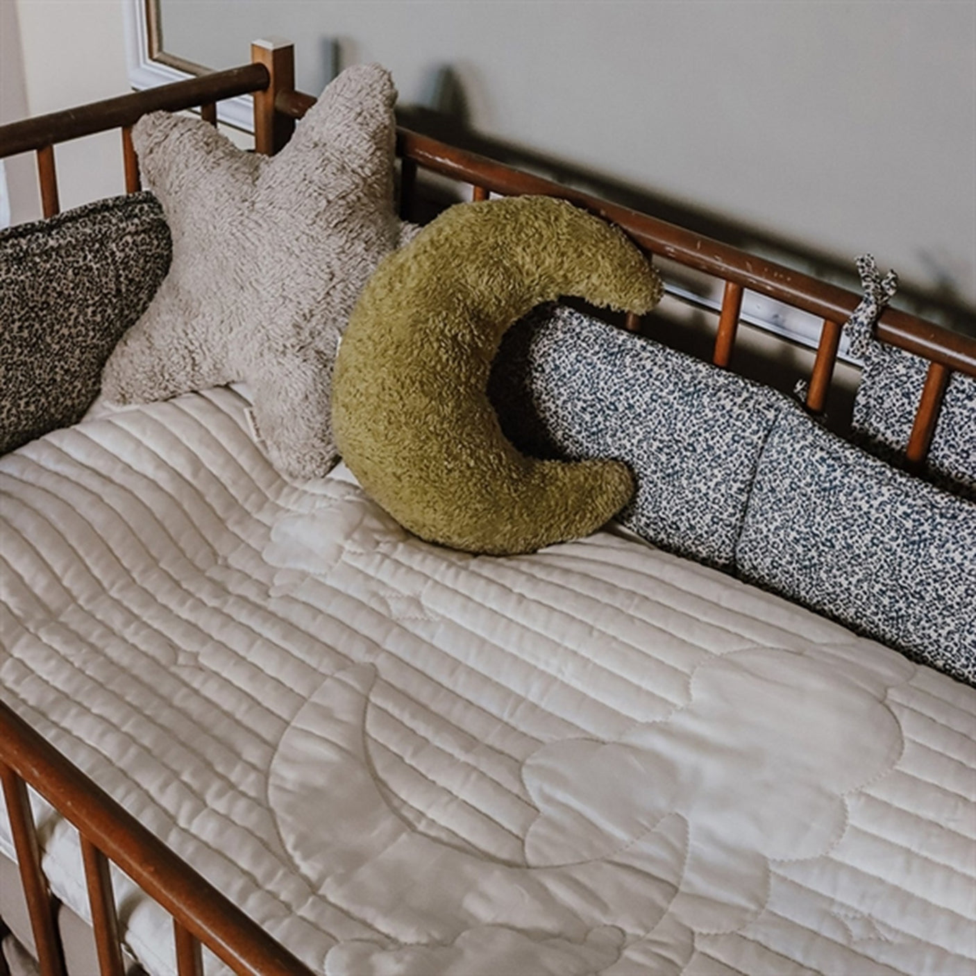 That's Mine Bed Bumper Junior Lotus Flores Sandshell/Blue