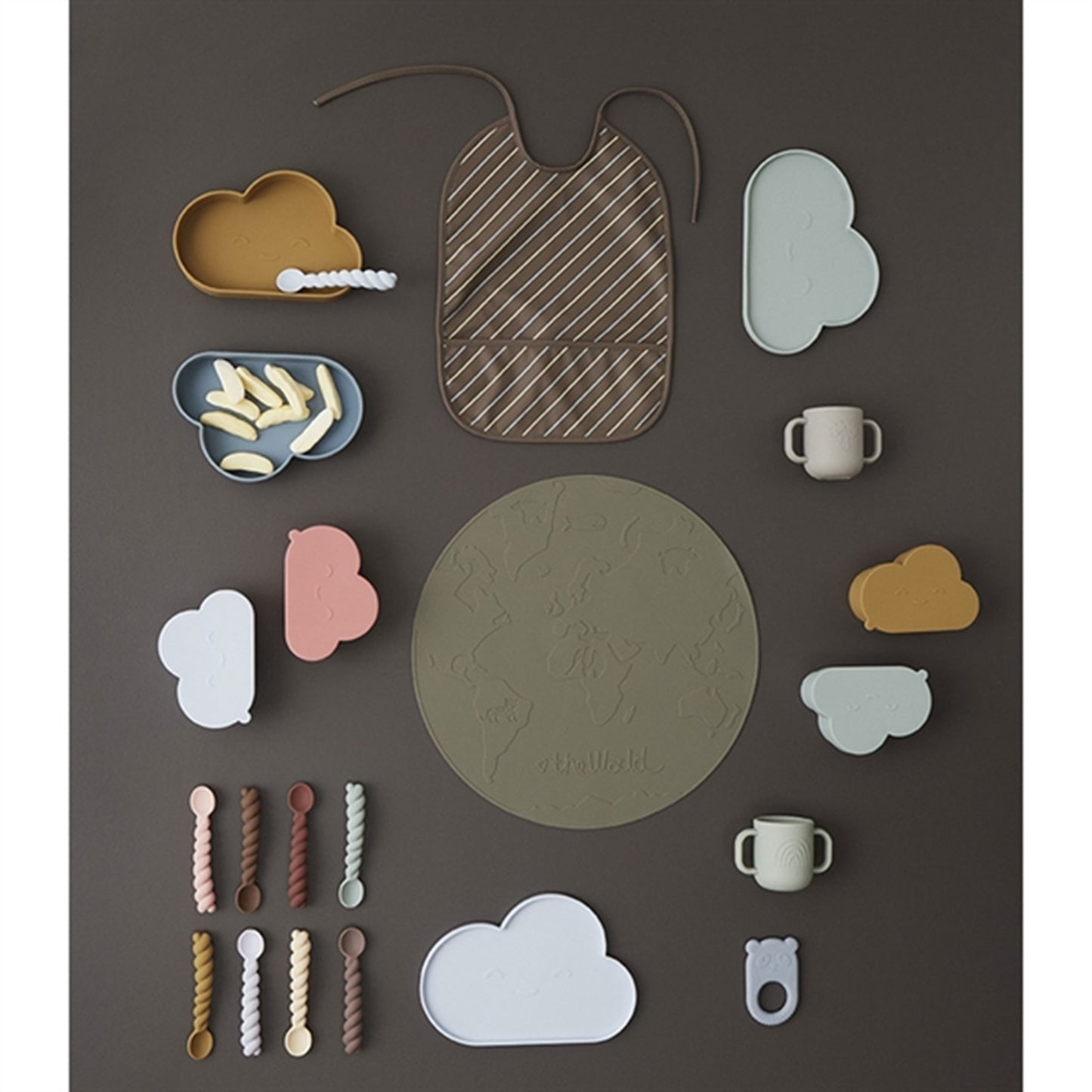 OYOY Dækkeserviet The World Olive