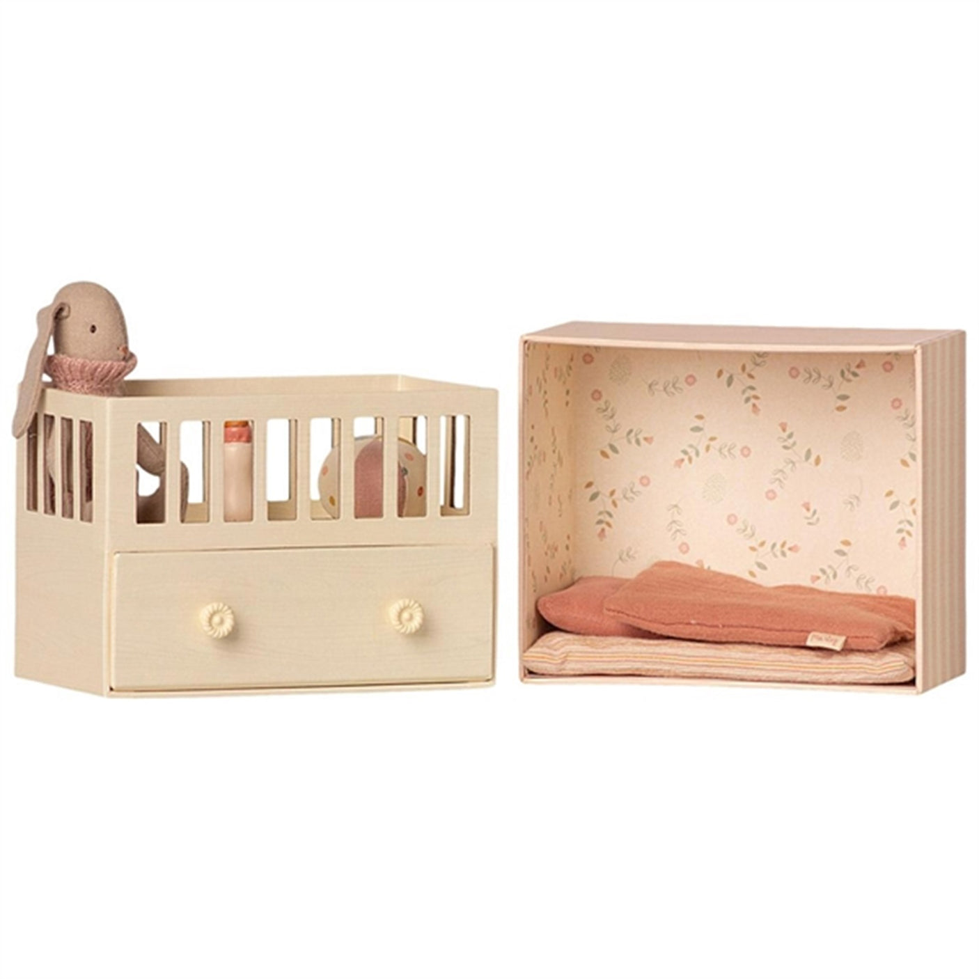Maileg Baby Room m. Micro Bunny Rose 2