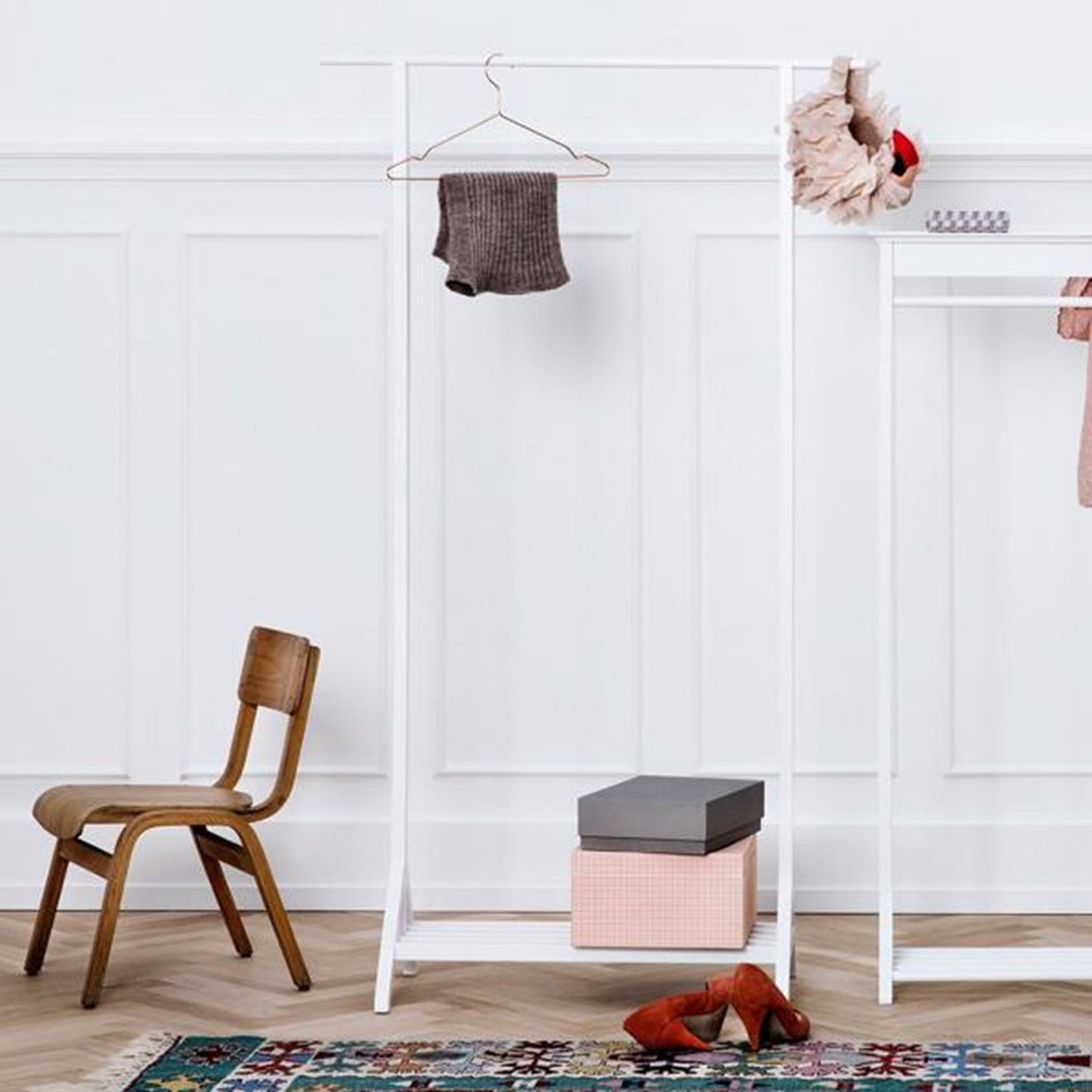 Oliver Furniture Clothes Rail 2