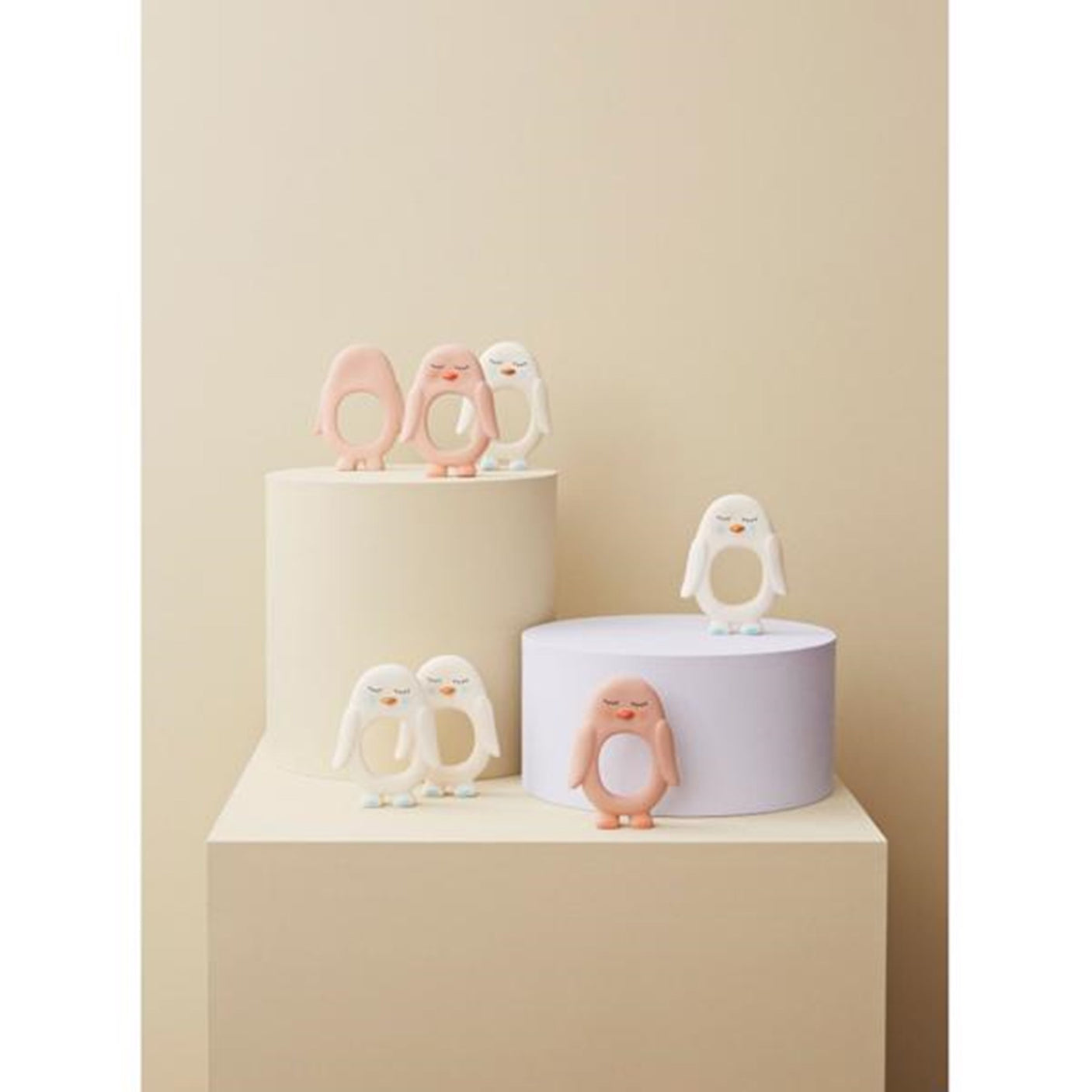 OYOY Teether Penguin White 2