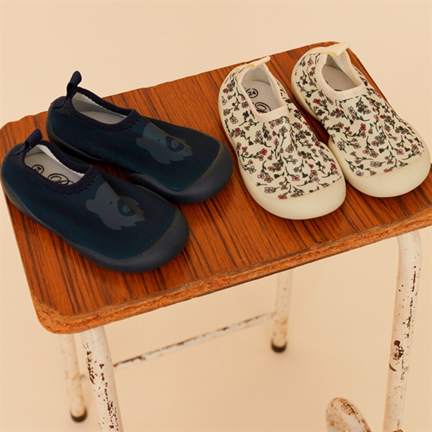 Sofie Schnoor Swim Shoes AOP Flower