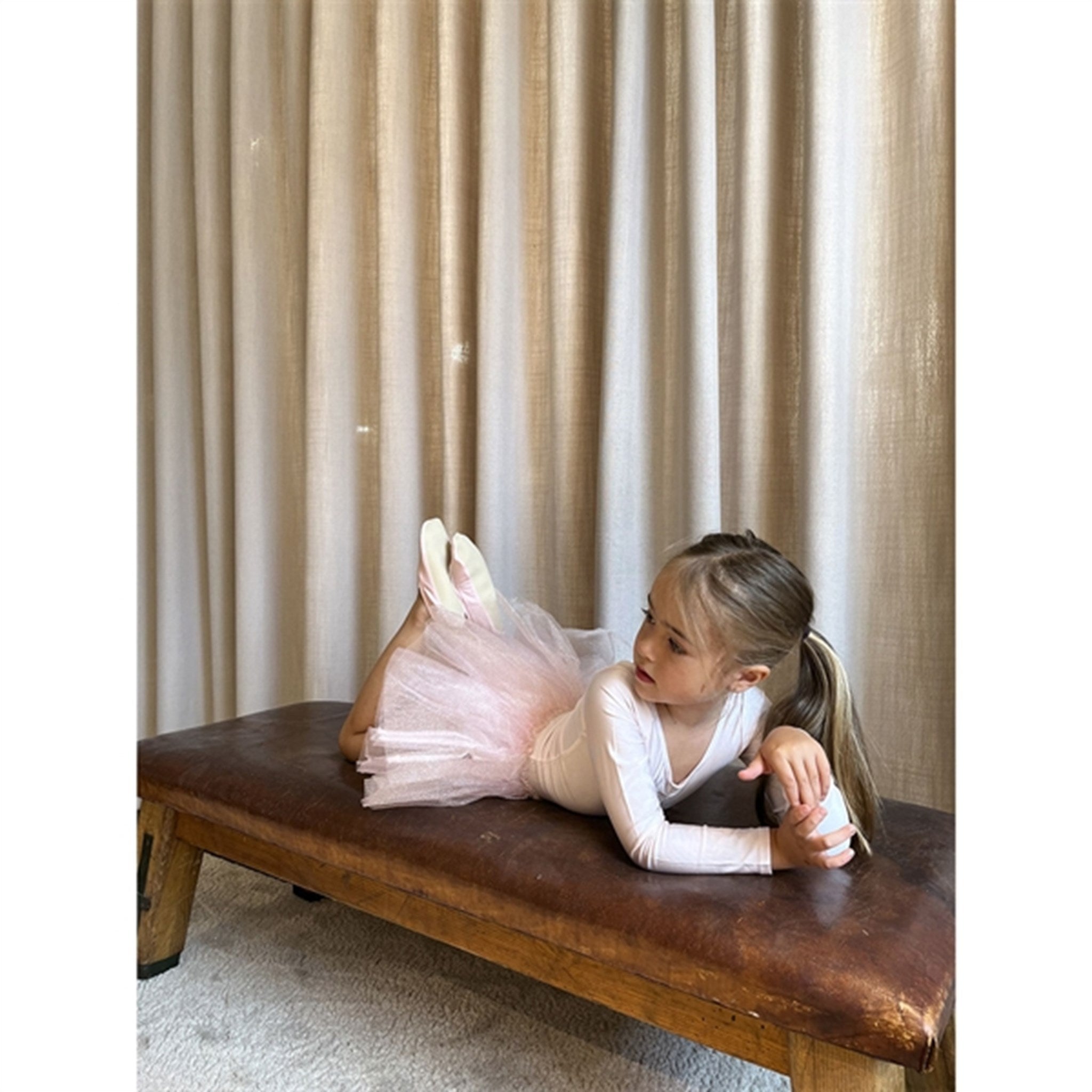 Petit By Sofie Schnoor x Luksusbaby Soft Rose Gymsuit 7