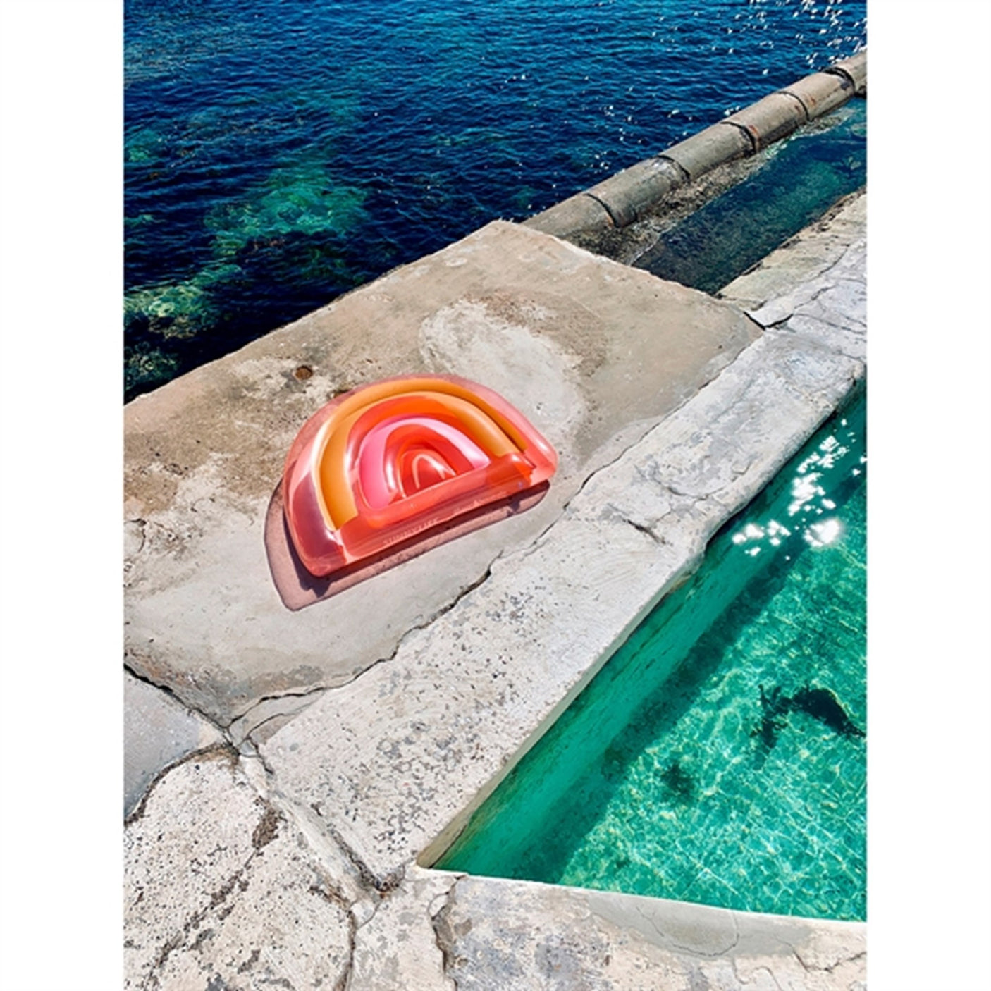 SunnyLife Float Away Lie On Rainbow