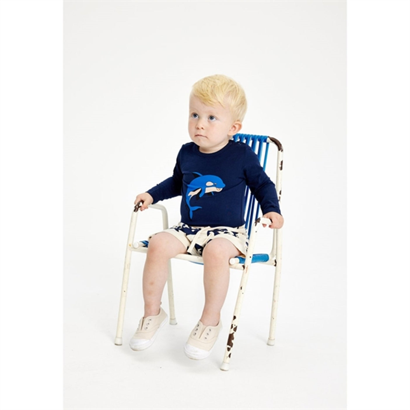THE NEW Siblings White Swan Graj Shorts