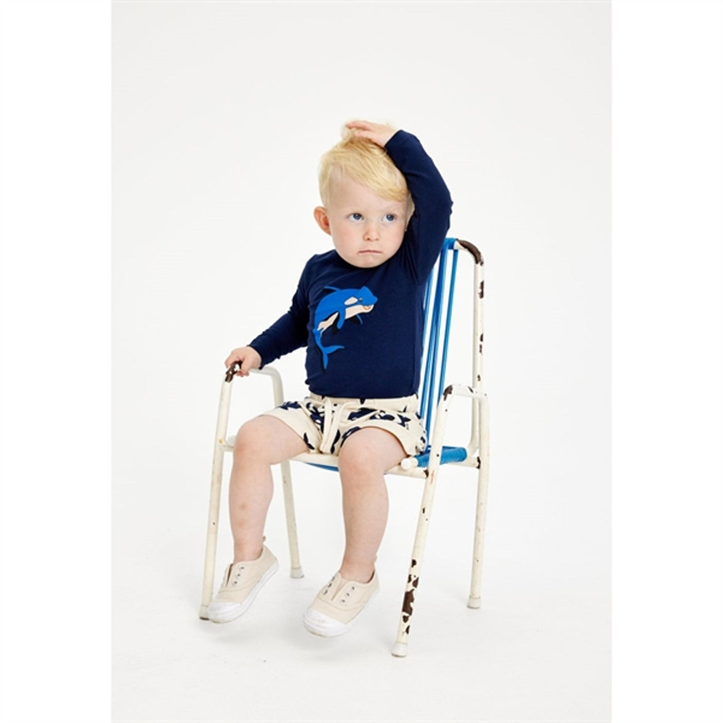 THE NEW Siblings White Swan Graj Shorts