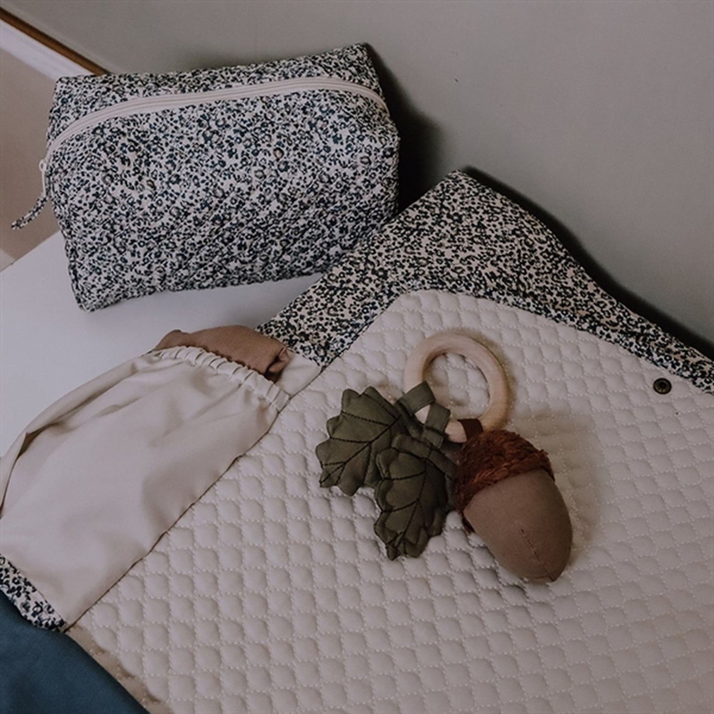 That's Mine Toilet Bag Vigga Flores Sandshell/Blue