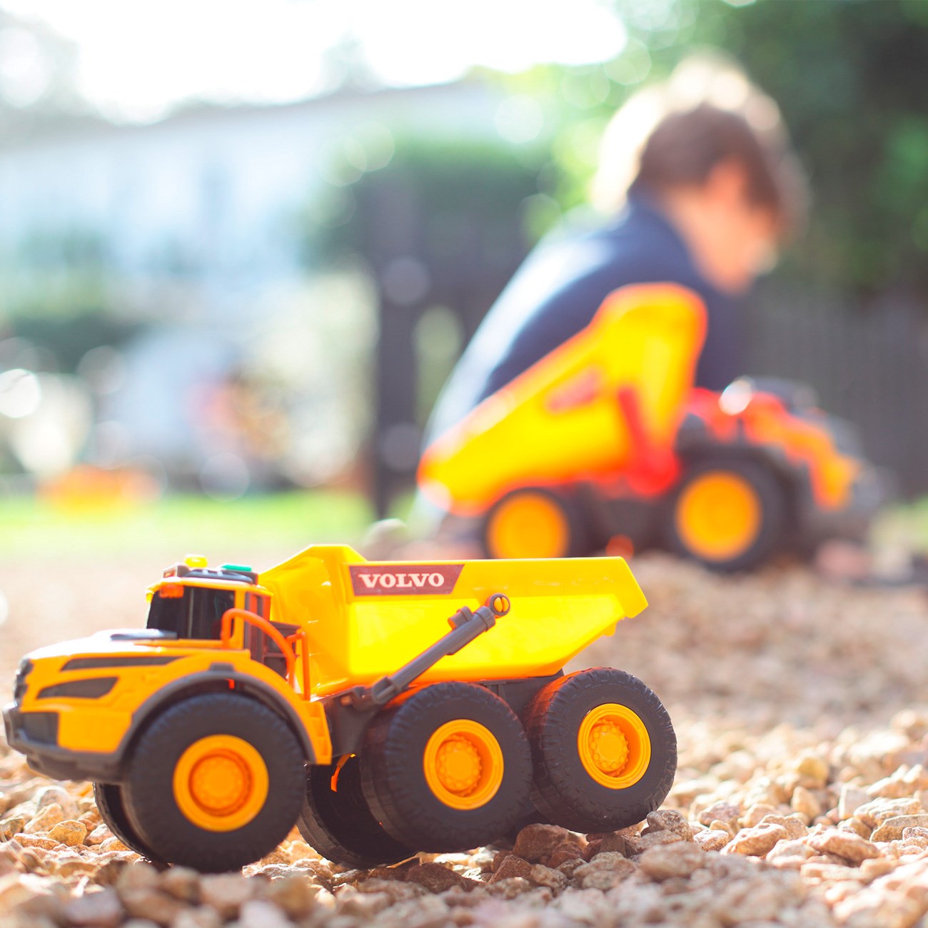 Dickie Toys Volvo Dump Truck