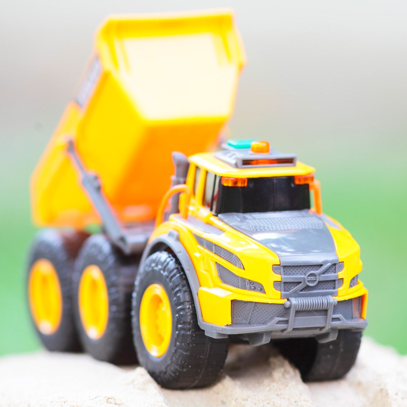 Dickie Toys Volvo Dump Truck