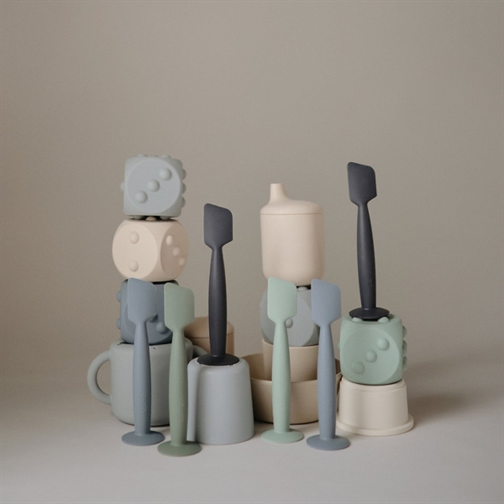 Mushie Silicone Dice Press Toy 2-pack Cambridge Blue/Shifting Sands