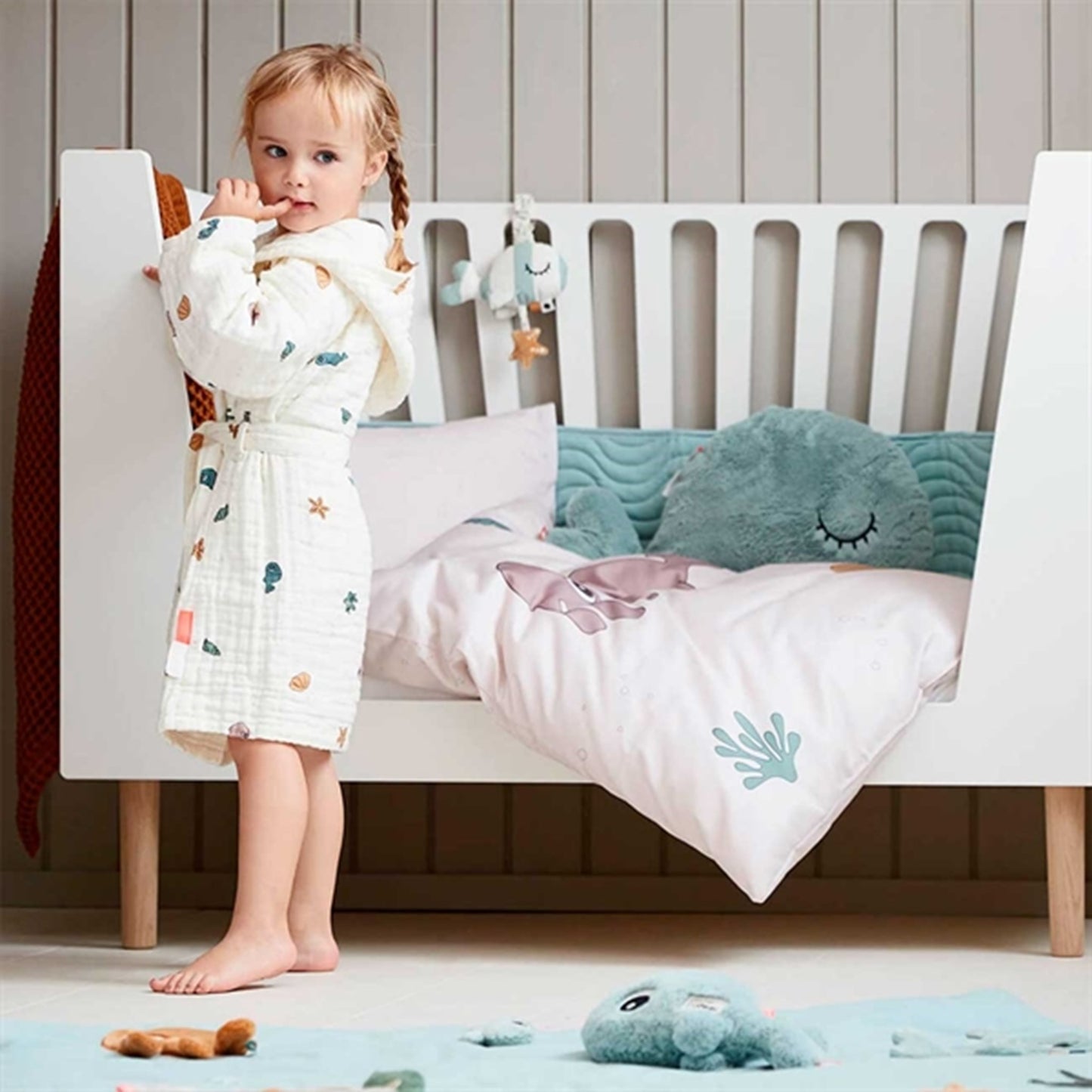 Done by Deer Quilted Bed Bumper W/Strings Waves Blue