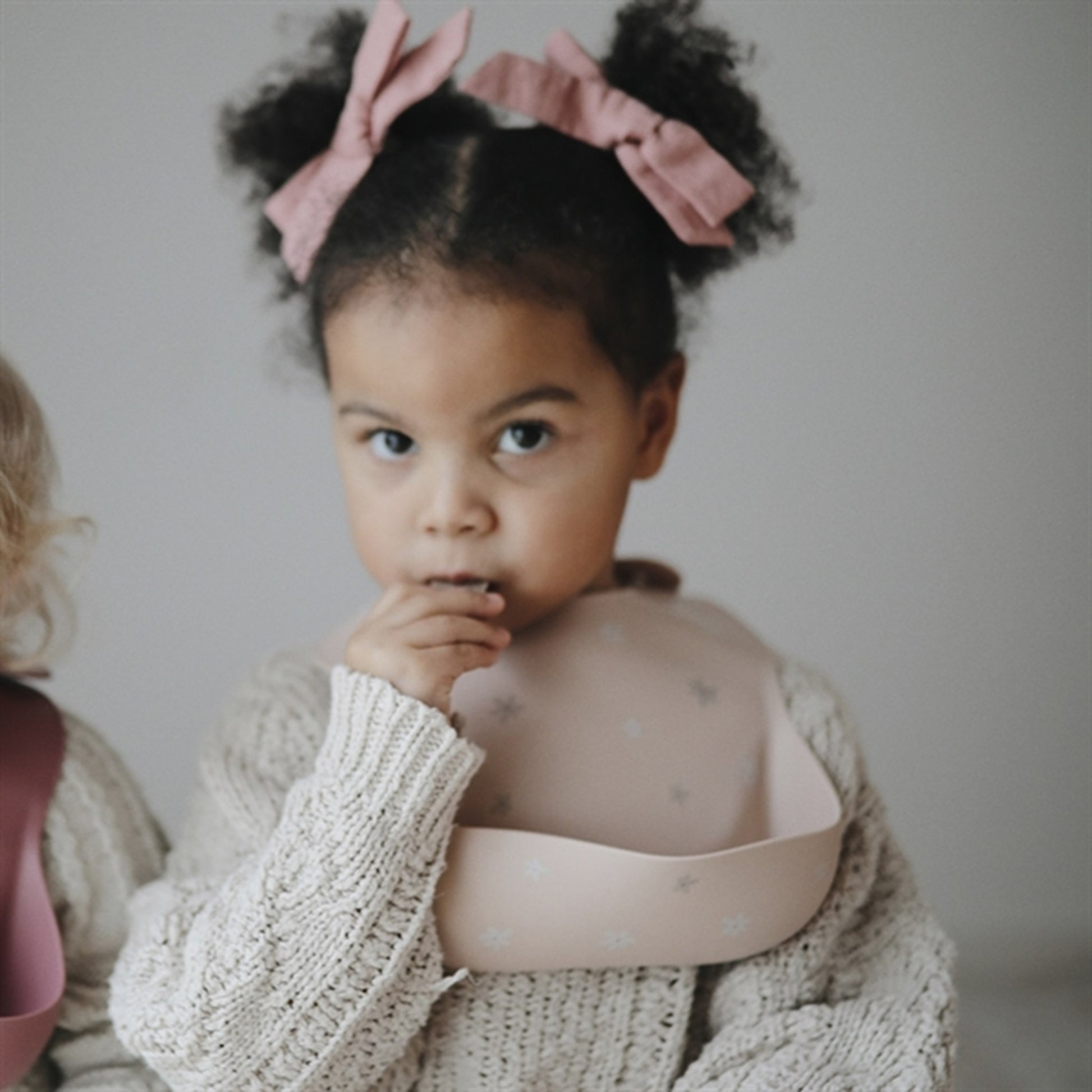 Mushie Silicone Bib Daisy