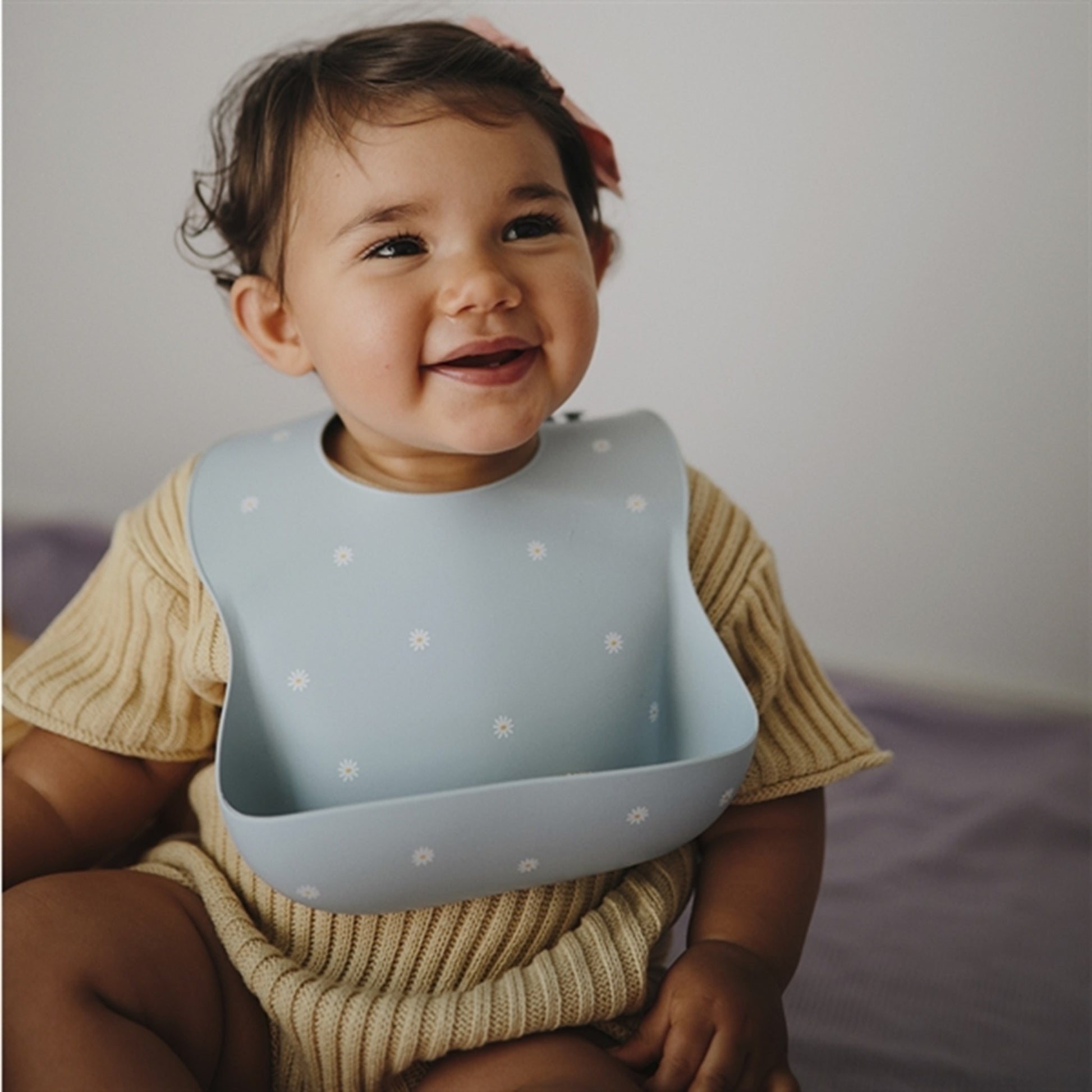 Mushie Silicone Bib White Daisy