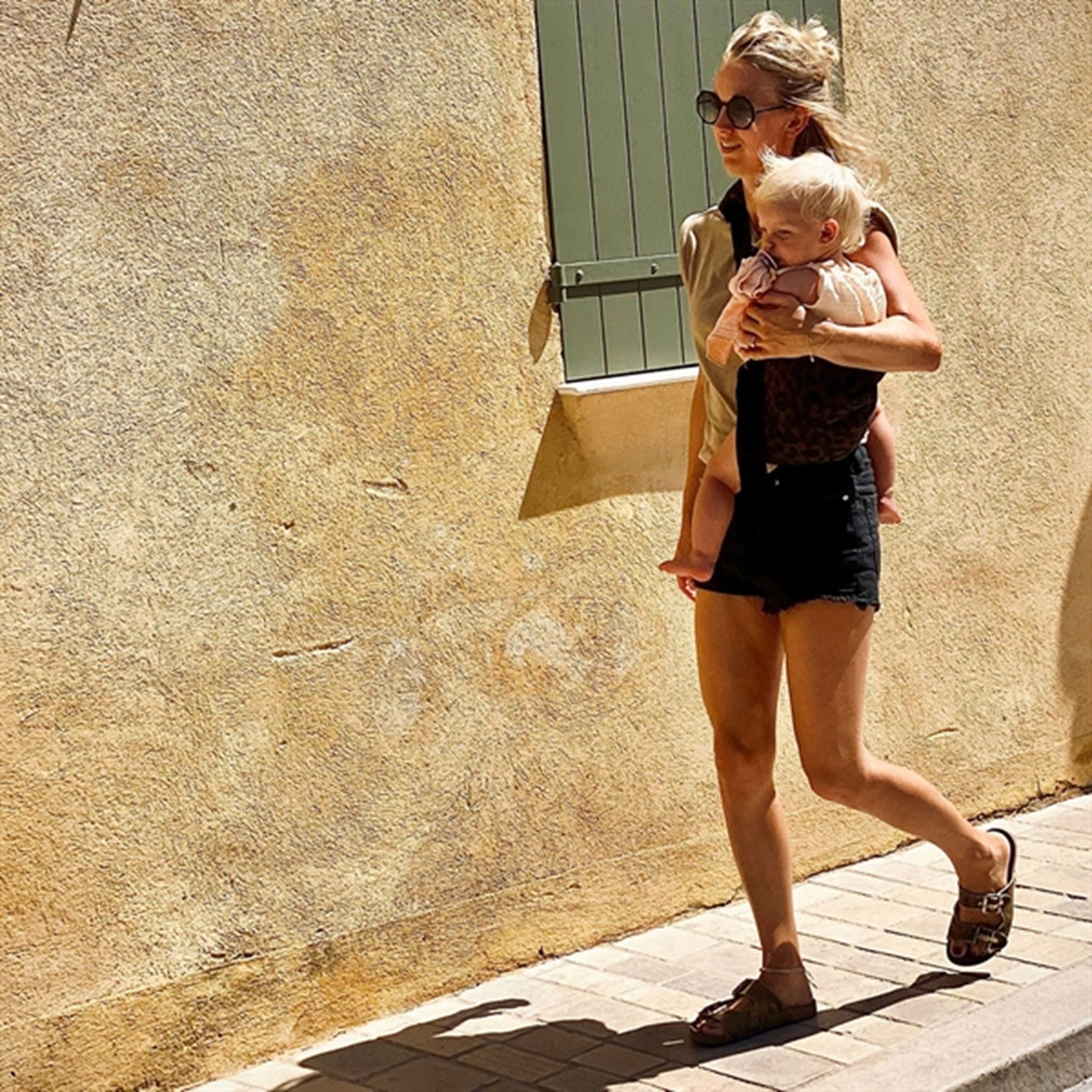 Wildride The Toddler Swing Carrier Brown Leopard