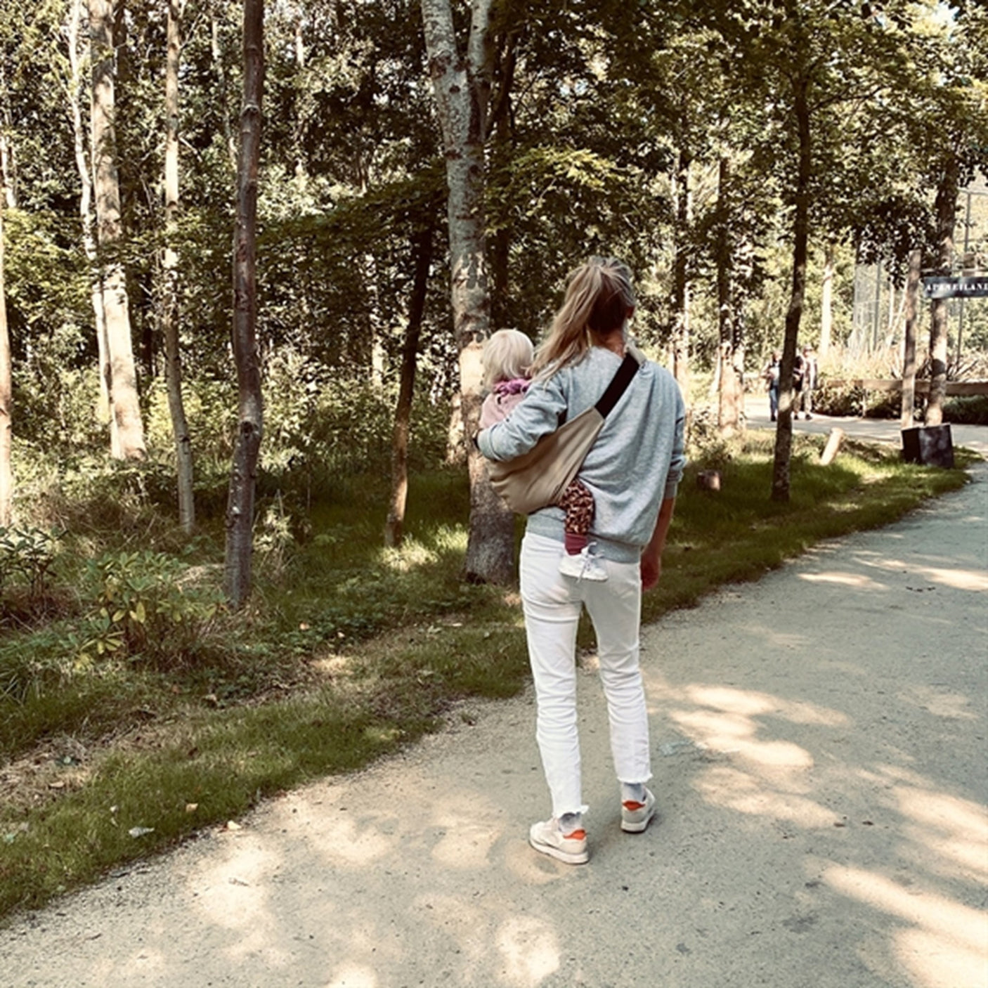 Wildride The Toddler Swing Carrier Basic Beige